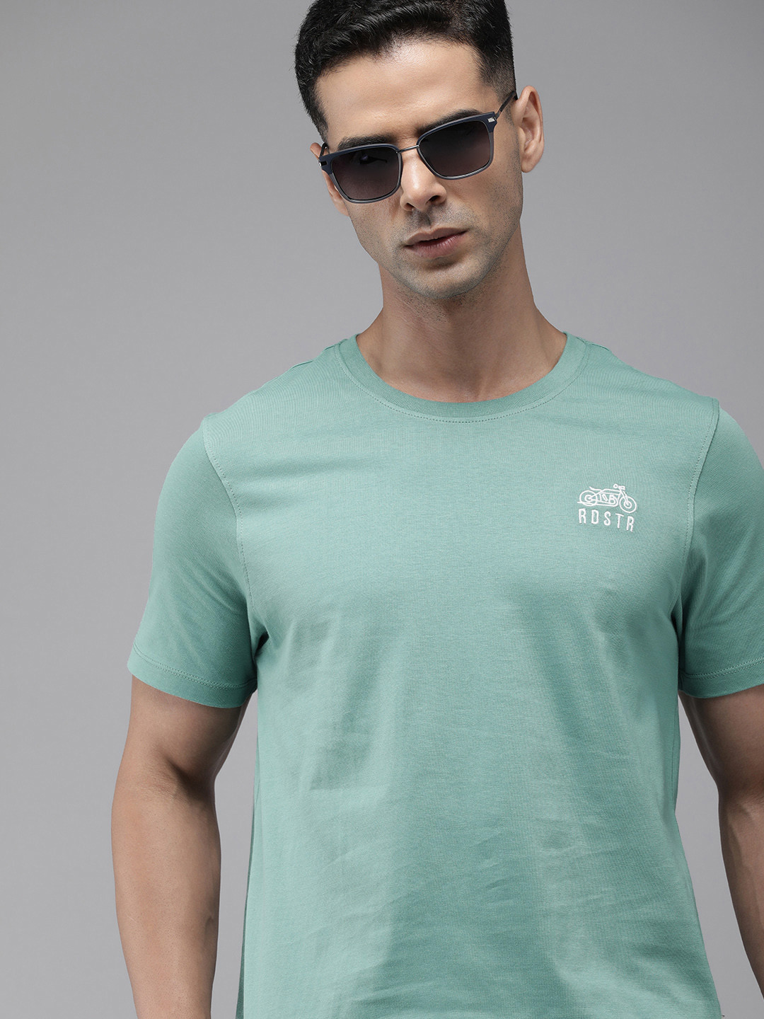 The Roadster Lifestyle Co. Men Pure Cotton Solid T-shirt With Brand Logo Detail, Sea green
The Roadster Lifestyle Co. Men Pure Cotton Solid T-shirt With Brand Logo Detail, Sea green