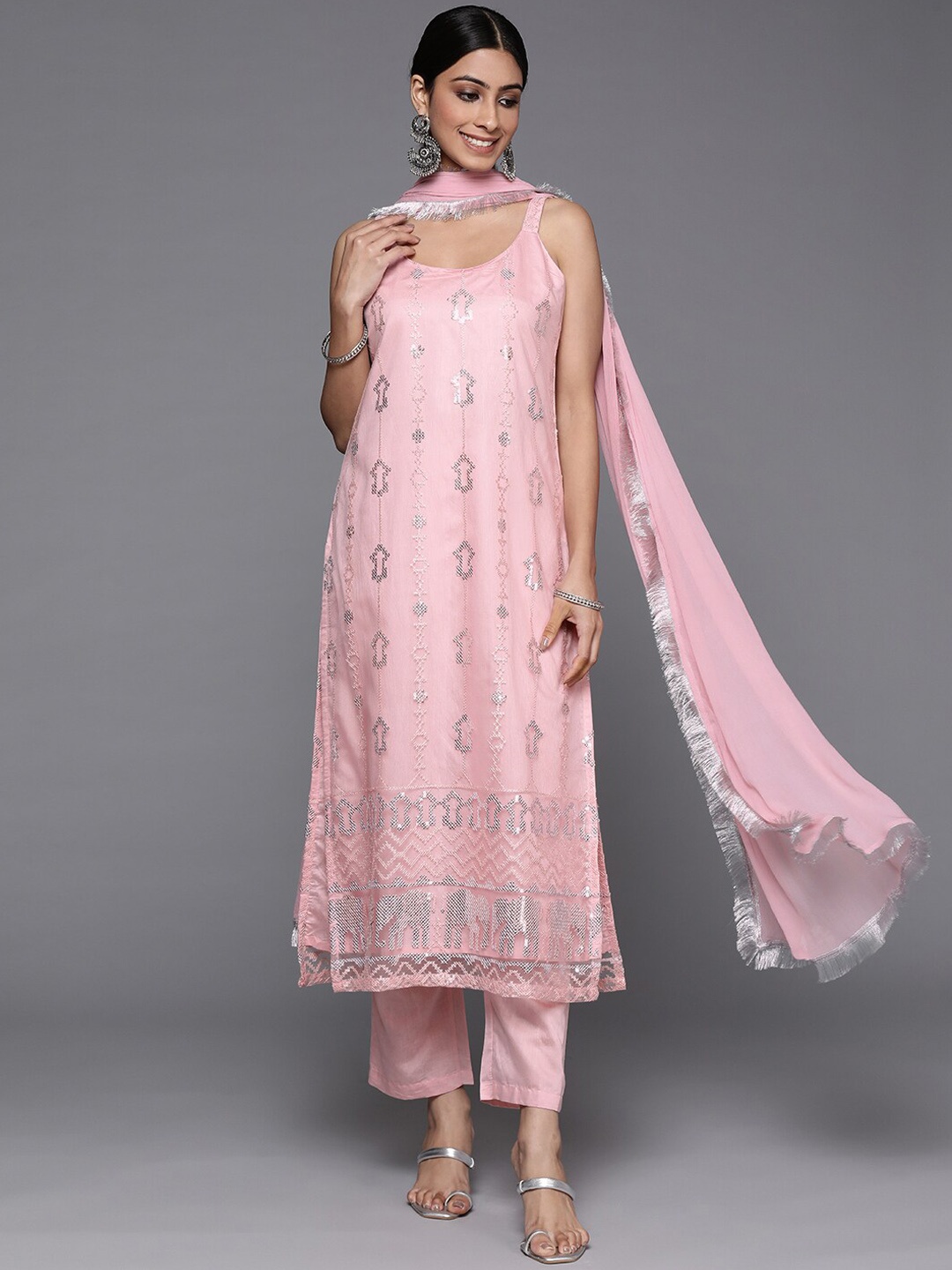 Varanga Women Ethnic Motifs Embroidered Sequinned Kurta with Trousers & Dupatta, Pink
Varanga Women Ethnic Motifs Embroidered Sequinned Kurta with Trousers & Dupatta, Pink