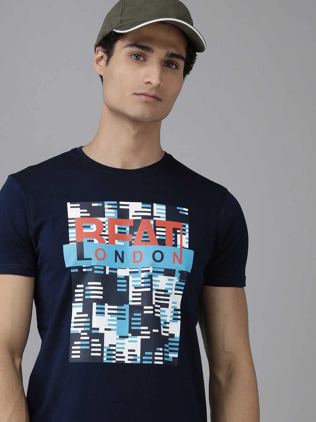 BEAT LONDON by PEPE JEANS Men Pure Cotton Brand Logo Printed Slim Fit T-shirt, Navy blue
BEAT LONDON by PEPE JEANS Men Pure Cotton Brand Logo Printed Slim Fit T-shirt, Navy blue