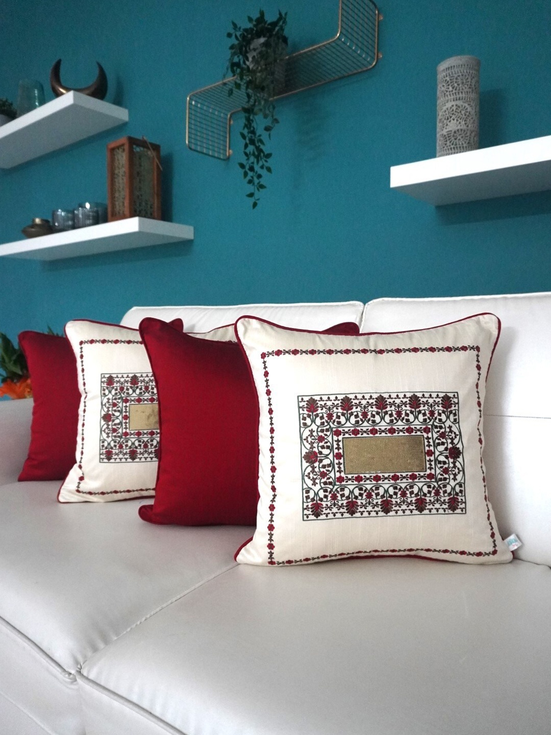 TARA- Sparkling Homes Embroidered Cushion Covers Cream & Red Set of 4 Cushion Covers
TARA- Sparkling Homes Embroidered Cushion Covers Cream & Red Set of 4 Cushion Covers