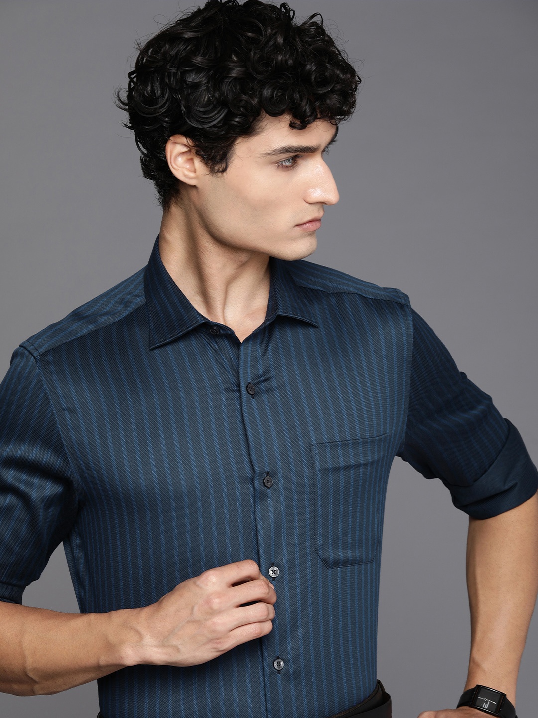 Louis Philippe Men Classic Fit Vertical Stripes Opaque Pure Cotton Formal Shirt, Navy blue
Louis Philippe Men Classic Fit Vertical Stripes Opaque Pure Cotton Formal Shirt, Navy blue