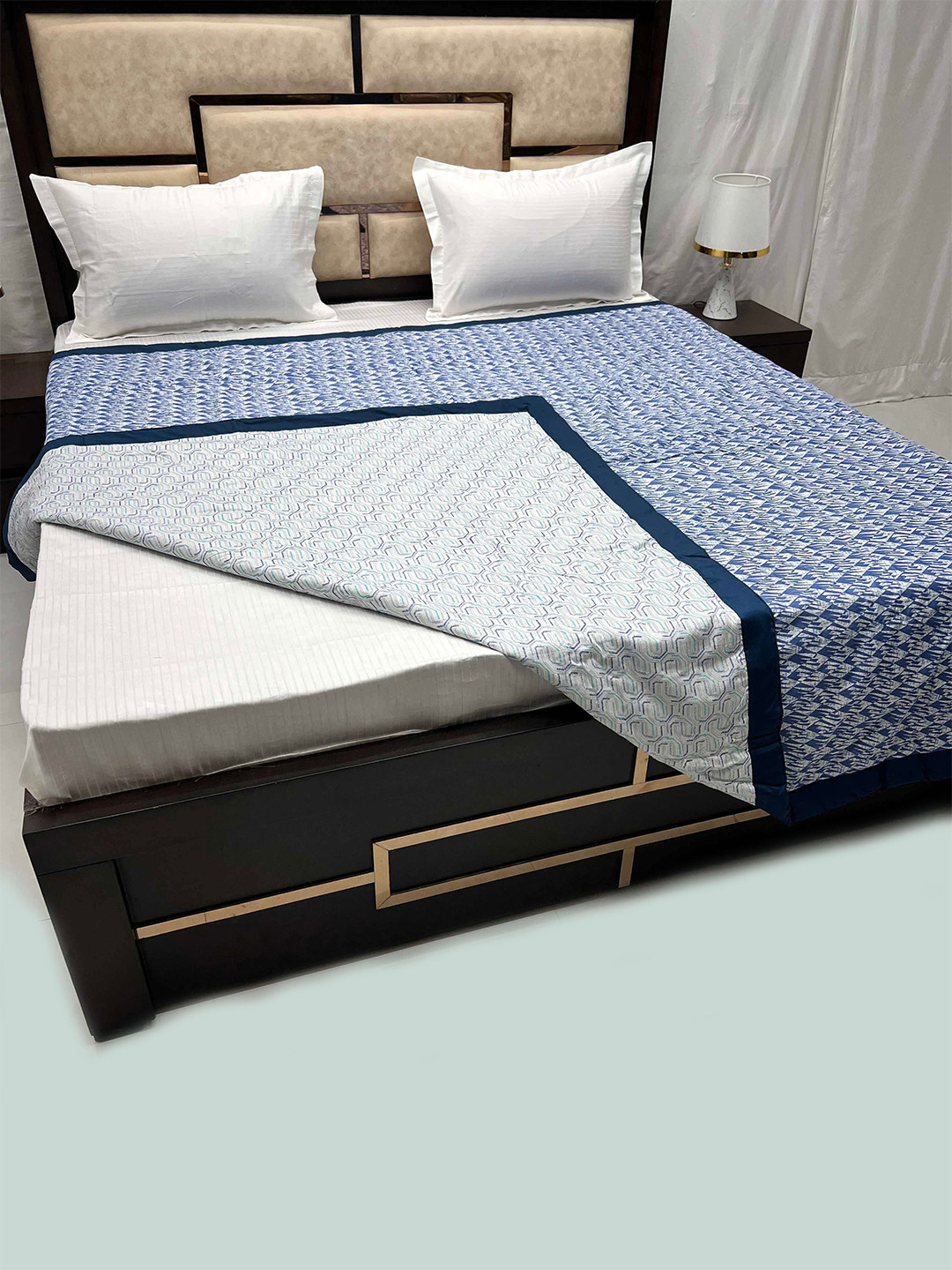 Pure Decor Off White & Blue Geometric 210 GSM Pure Cotton Reversible Double Bed Dohar
Pure Decor Off White & Blue Geometric 210 GSM Pure Cotton Reversible Double Bed Dohar