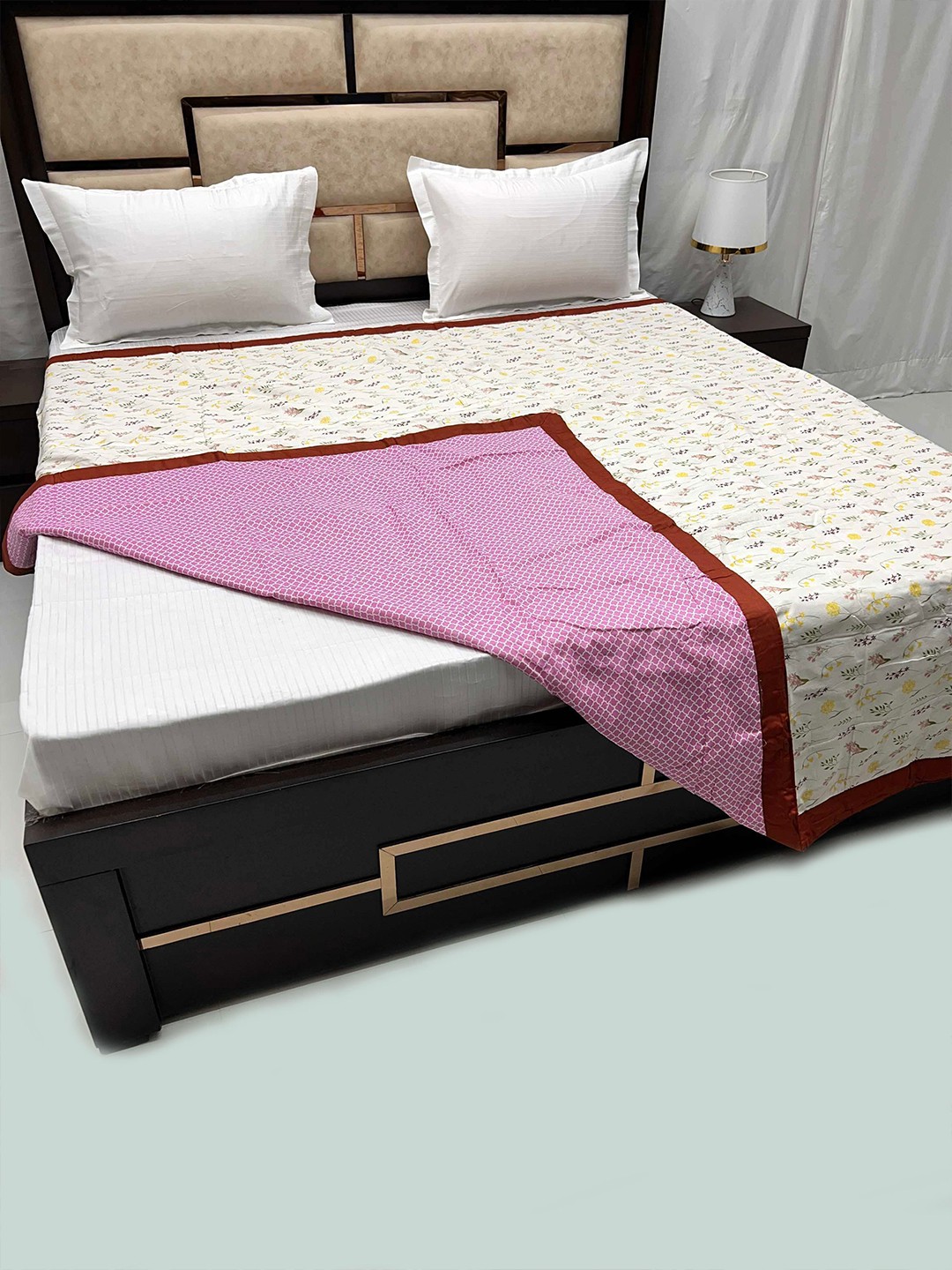 Pure Decor Off White & Purple Floral 210 GSM Pure Cotton Reversible Double Bed Dohar
Pure Decor Off White & Purple Floral 210 GSM Pure Cotton Reversible Double Bed Dohar