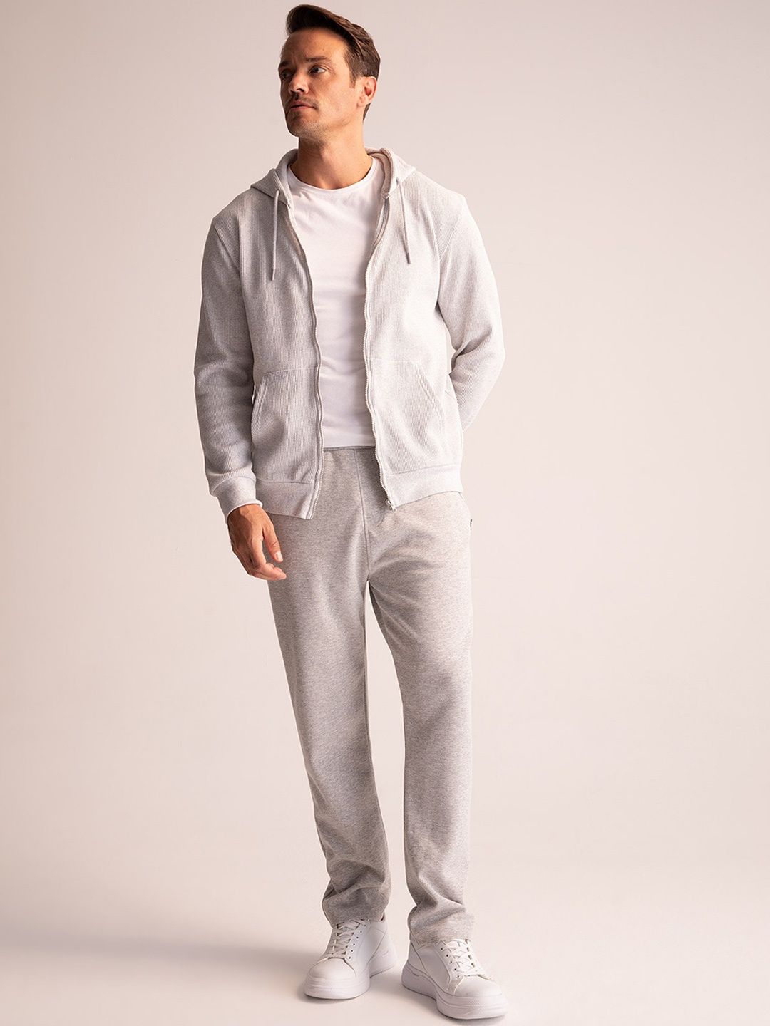 DeFacto Men Solid Trousers, Beige