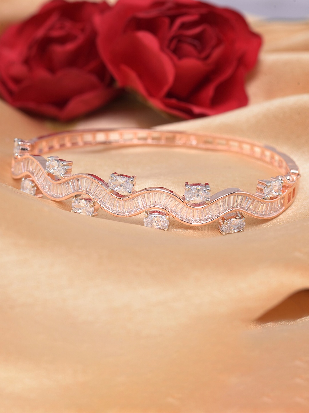 Saraf RS Jewellery Women Rose Gold & White Brass Cubic Zirconia Handcrafted Rose Gold-Plated Kada Bracelet
Saraf RS Jewellery Women Rose Gold & White Brass Cubic Zirconia Handcrafted Rose Gold-Plated Kada Bracelet