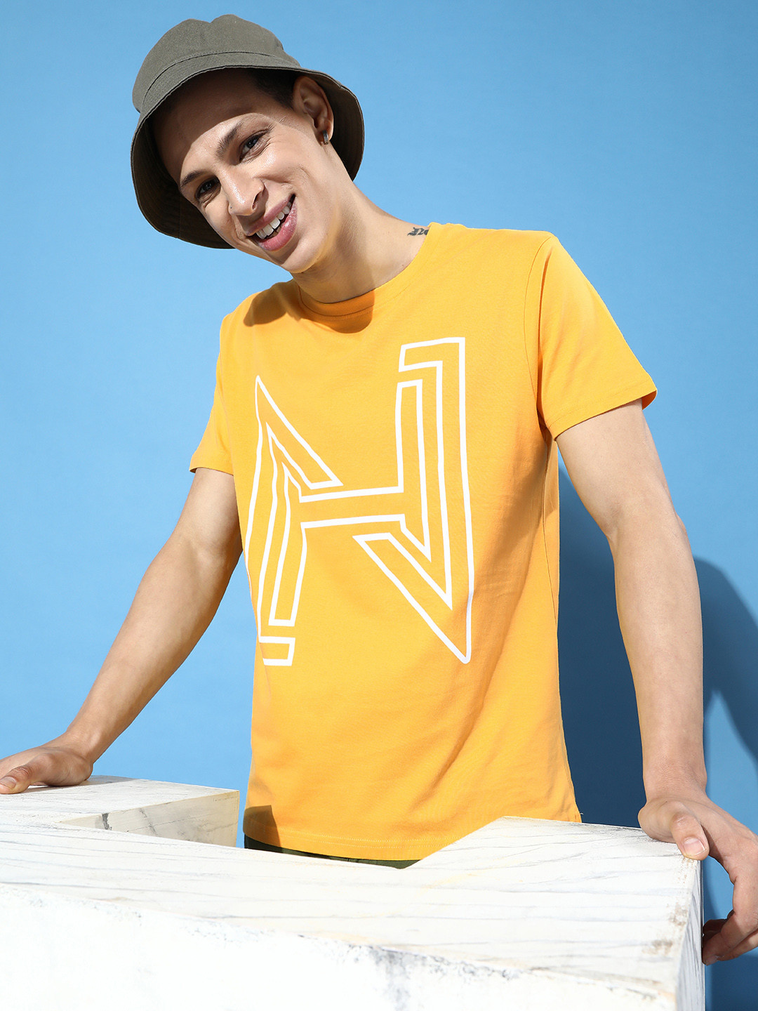 HERE&NOW Men Bright Yellow Nostalgic Back To School Brand Logo Printed Pure Cotton T-shirt
HERE&NOW Men Bright Yellow Nostalgic Back To School Brand Logo Printed Pure Cotton T-shirt