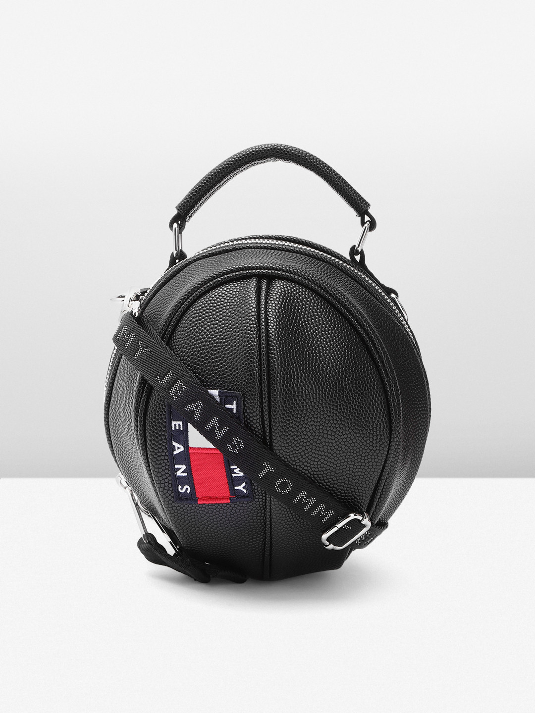 Tommy Hilfiger Black Printed Sling Bag
Tommy Hilfiger Black Printed Sling Bag