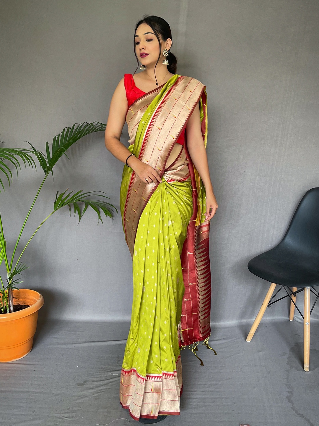 KARAGIRI Woven Design Zari Silk Blend Paithani Saree, Green