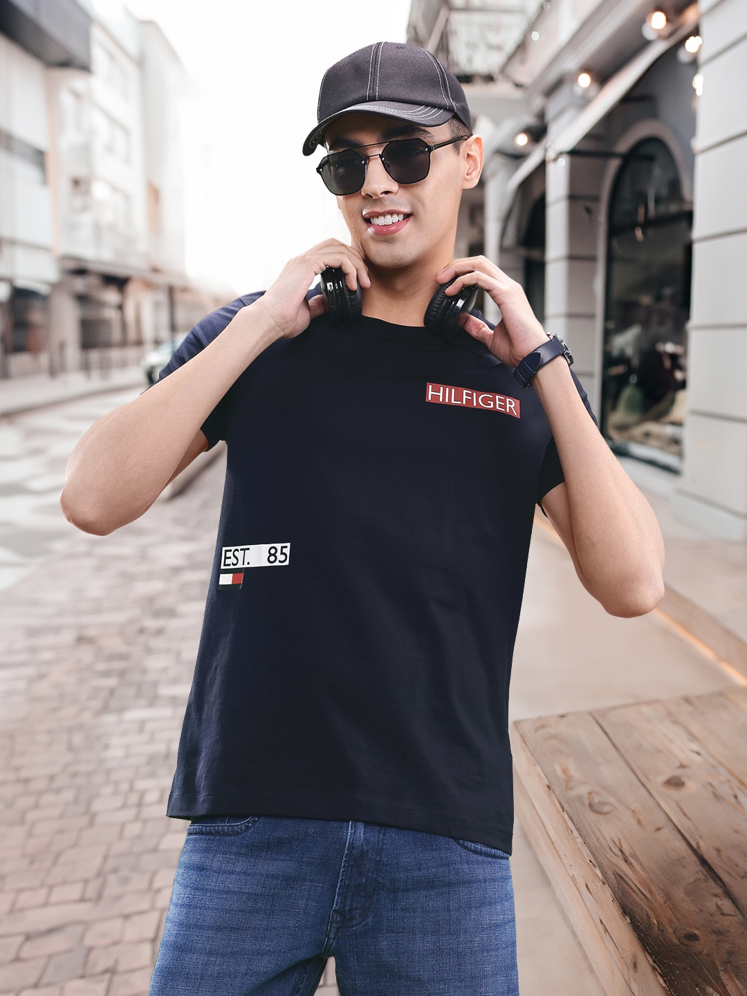 Tommy Hilfiger Men Brand Logo Placement Print Organic Cotton Slim Fit T-shirt, Navy blue
Tommy Hilfiger Men Brand Logo Placement Print Organic Cotton Slim Fit T-shirt, Navy blue