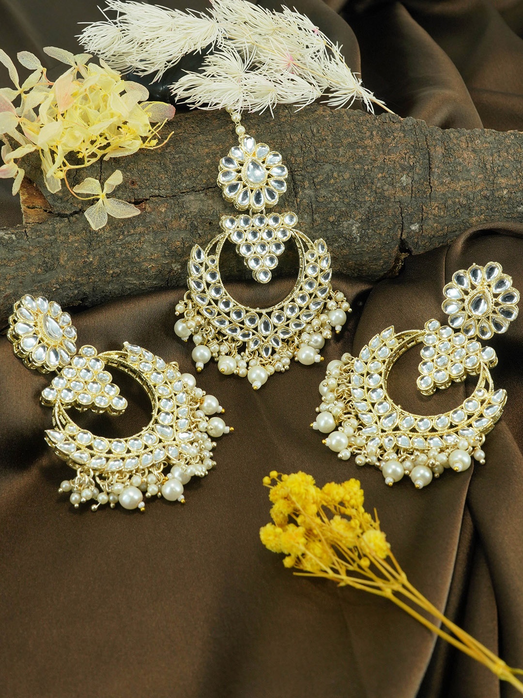 GRIIHAM Gold-Plated American Diamond Contemporary Chandbalis Earrings With Mang Tikka, White
GRIIHAM Gold-Plated American Diamond Contemporary Chandbalis Earrings With Mang Tikka, White