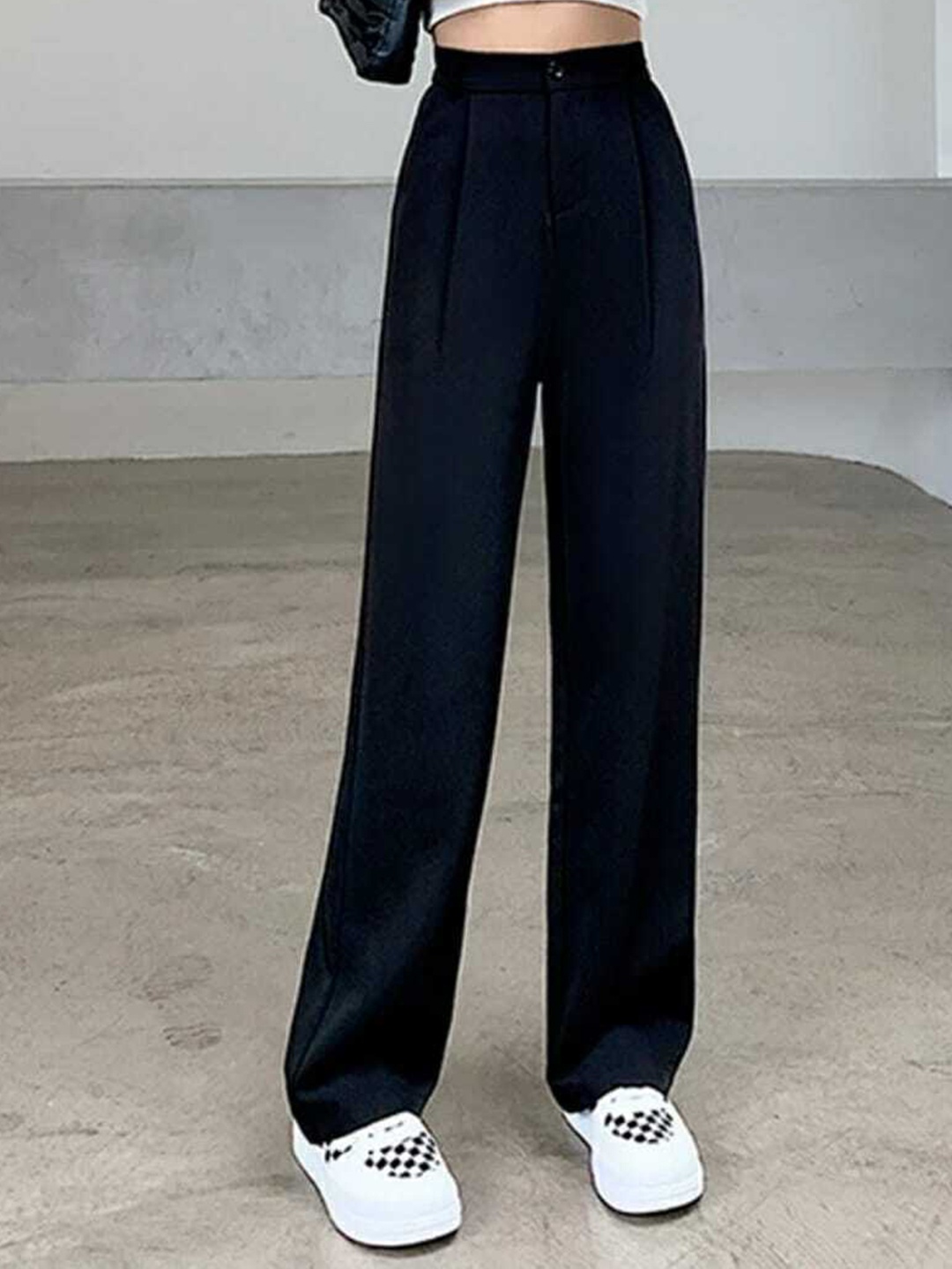 Next One Women Relaxed Straight Leg High-Rise Easy Wash Pleated Regular Trousers, Black
Next One Women Relaxed Straight Leg High-Rise Easy Wash Pleated Regular Trousers, Black