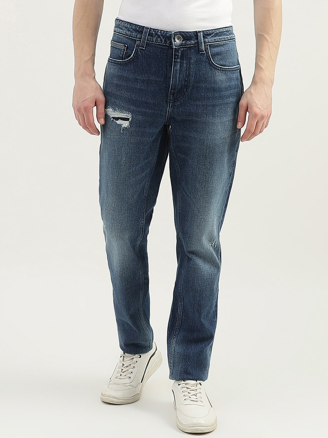 United Colors of Benetton Men Low Distress Light Fade Regular Fit Cotton Jeans, Blue
United Colors of Benetton Men Low Distress Light Fade Regular Fit Cotton Jeans, Blue