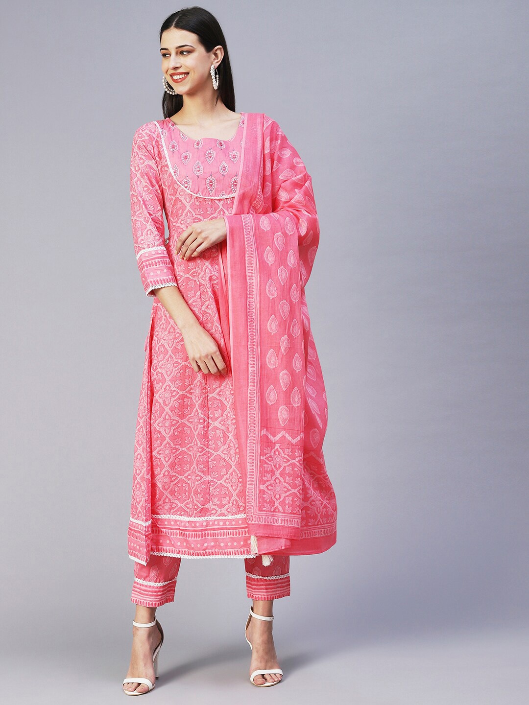 FASHOR Floral Printed Panelled Mirror Work Pure Cotton Kurta with Trousers & With Dupatta, Pink
FASHOR Floral Printed Panelled Mirror Work Pure Cotton Kurta with Trousers & With Dupatta, Pink