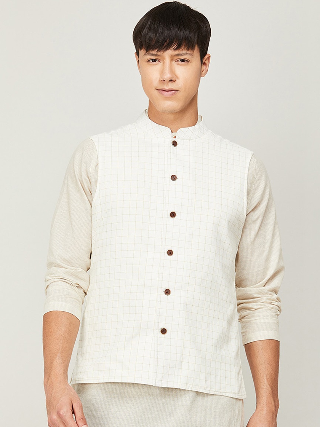 Melange by Lifestyle Men Washed Lightweight Crop Tailored Jacket with Patchwork, White
Melange by Lifestyle Men Washed Lightweight Crop Tailored Jacket with Patchwork, White