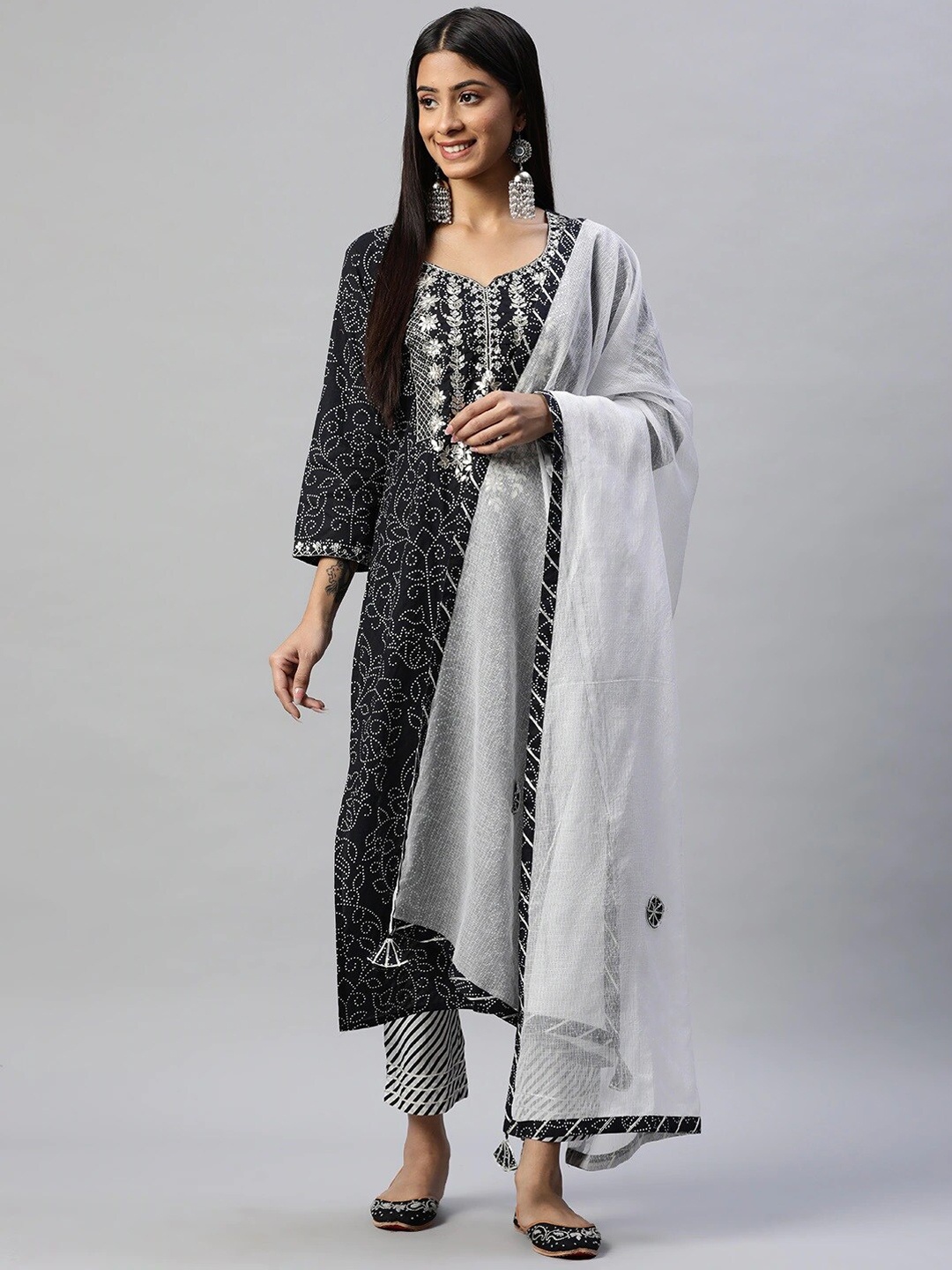 Divena Women Ethnic Motifs Printed Pure Cotton Kurta with Trousers & With Dupatta, Black
Divena Women Ethnic Motifs Printed Pure Cotton Kurta with Trousers & With Dupatta, Black