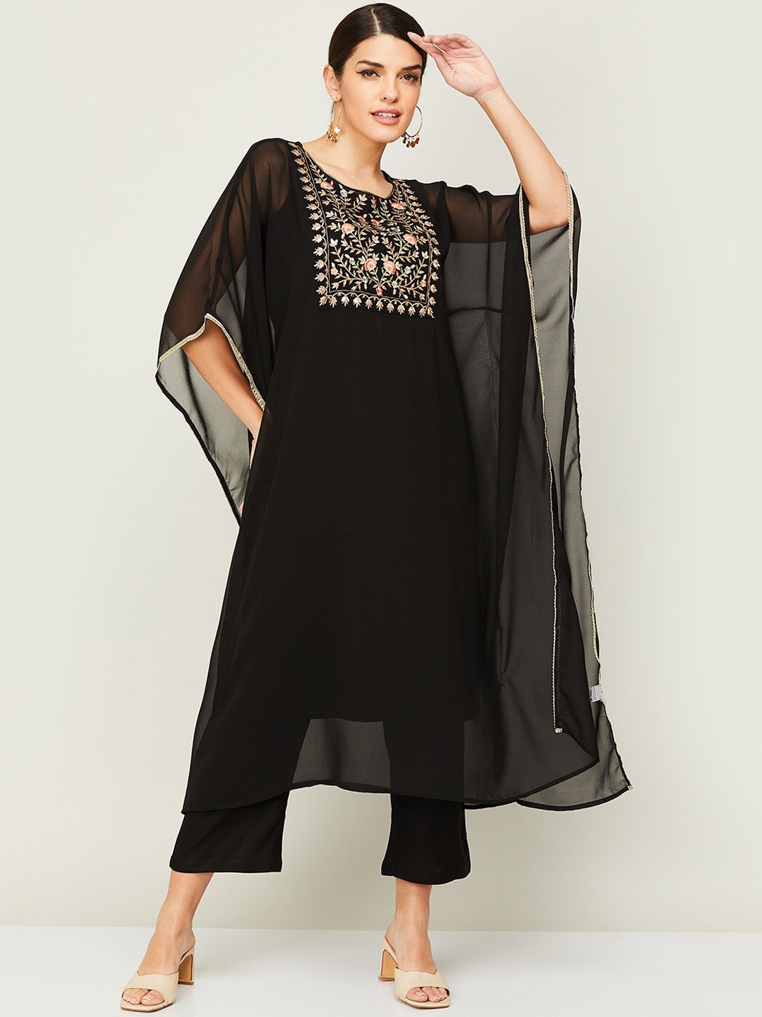 Melange by Lifestyle Women Ethnic Motifs Embroidered Kurta with Trousers & With Dupatta, Black
Melange by Lifestyle Women Ethnic Motifs Embroidered Kurta with Trousers & With Dupatta, Black