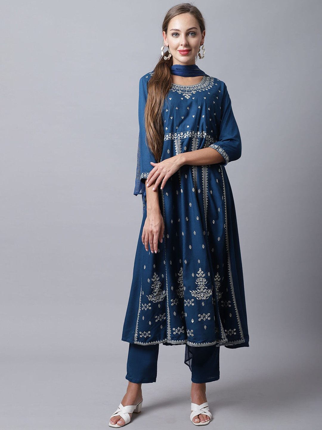 Rajnandini Teal Floral Embroidered Thread Work Anarkali Kurta with Trousers With Dupatta
Rajnandini Teal Floral Embroidered Thread Work Anarkali Kurta with Trousers With Dupatta
