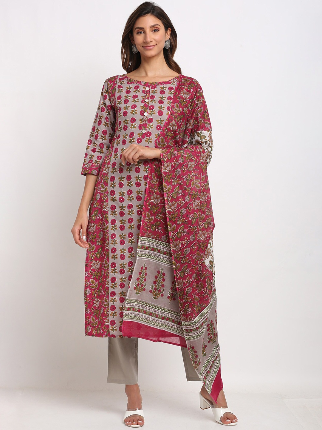 Rajnandini Women Floral Printed Pure Cotton Kurta With Trousers & With Dupatta, Grey
Rajnandini Women Floral Printed Pure Cotton Kurta With Trousers & With Dupatta, Grey