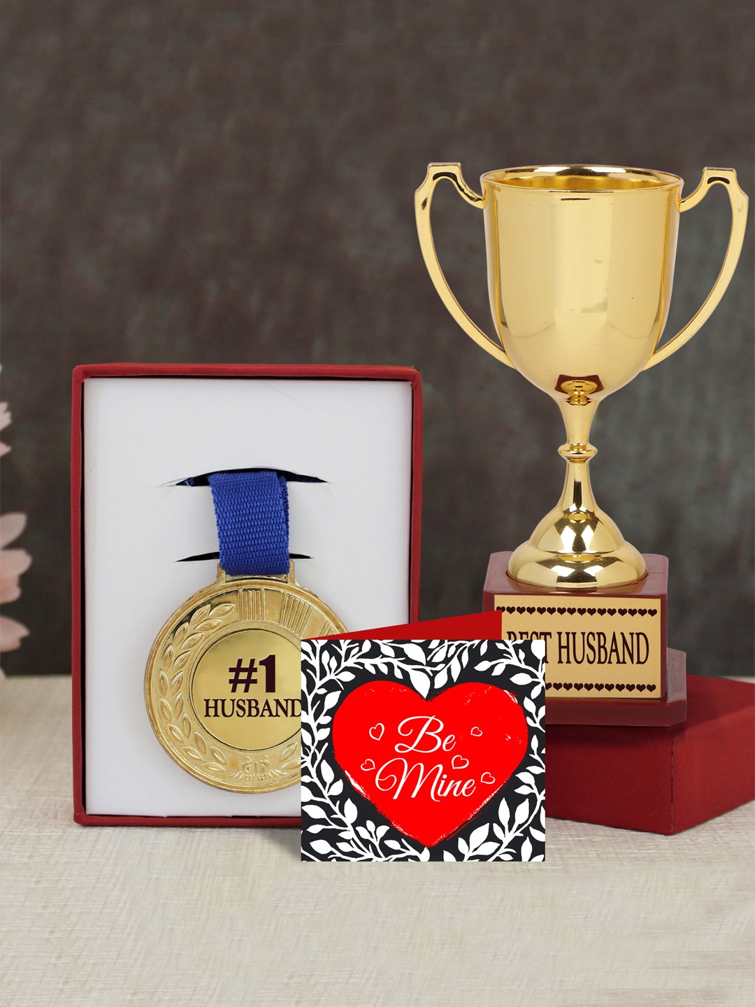 TIED RIBBONS Red & Gold-Toned 3-Pieces Husband Trophy Medal & Card Valentine Gift Set
TIED RIBBONS Red & Gold-Toned 3-Pieces Husband Trophy Medal & Card Valentine Gift Set