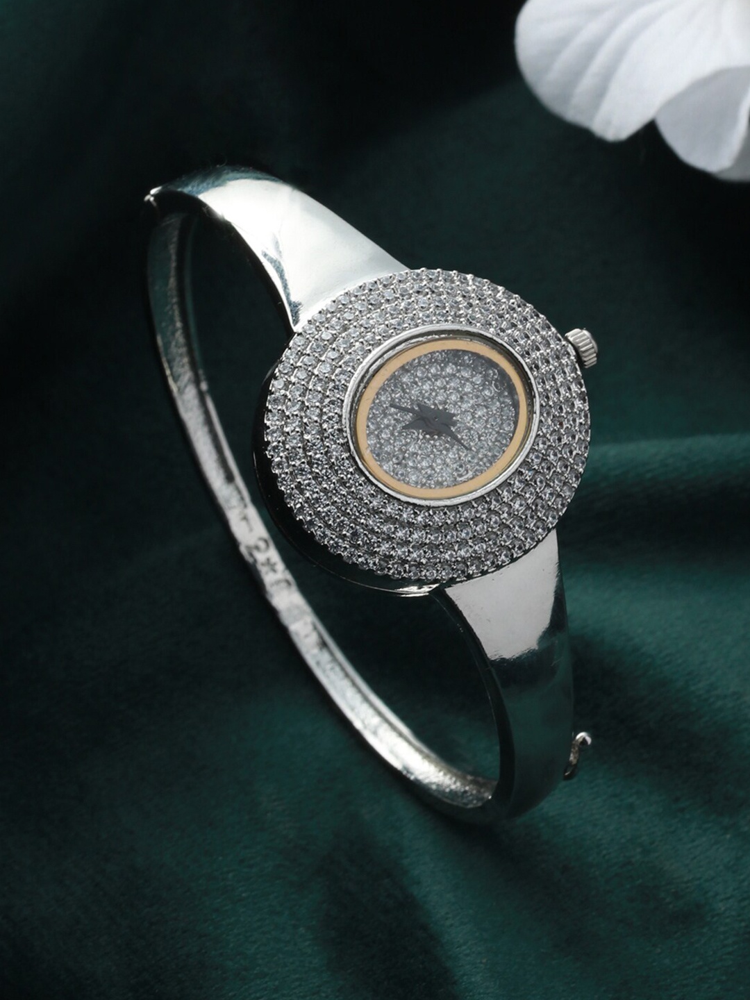 Priyaasi Women Embellished Dial & Bracelet Style Straps Analogue Watch WCH-PR-10004, Silver
Priyaasi Women Embellished Dial & Bracelet Style Straps Analogue Watch WCH-PR-10004, Silver