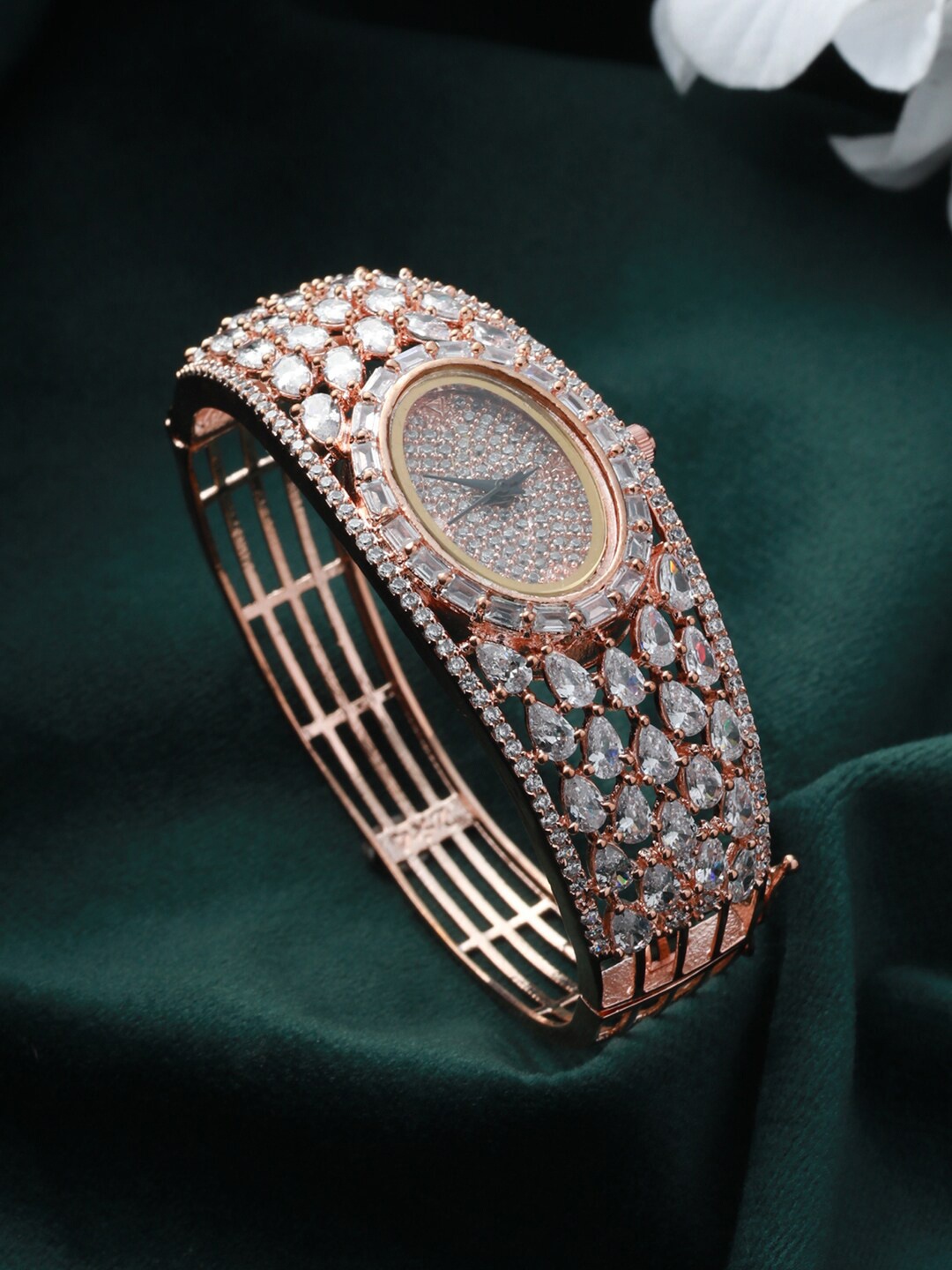 Priyaasi Women Embellished Dial & Bracelet Style Straps Analogue Watch WCH-PR-10001, Rose gold
Priyaasi Women Embellished Dial & Bracelet Style Straps Analogue Watch WCH-PR-10001, Rose gold