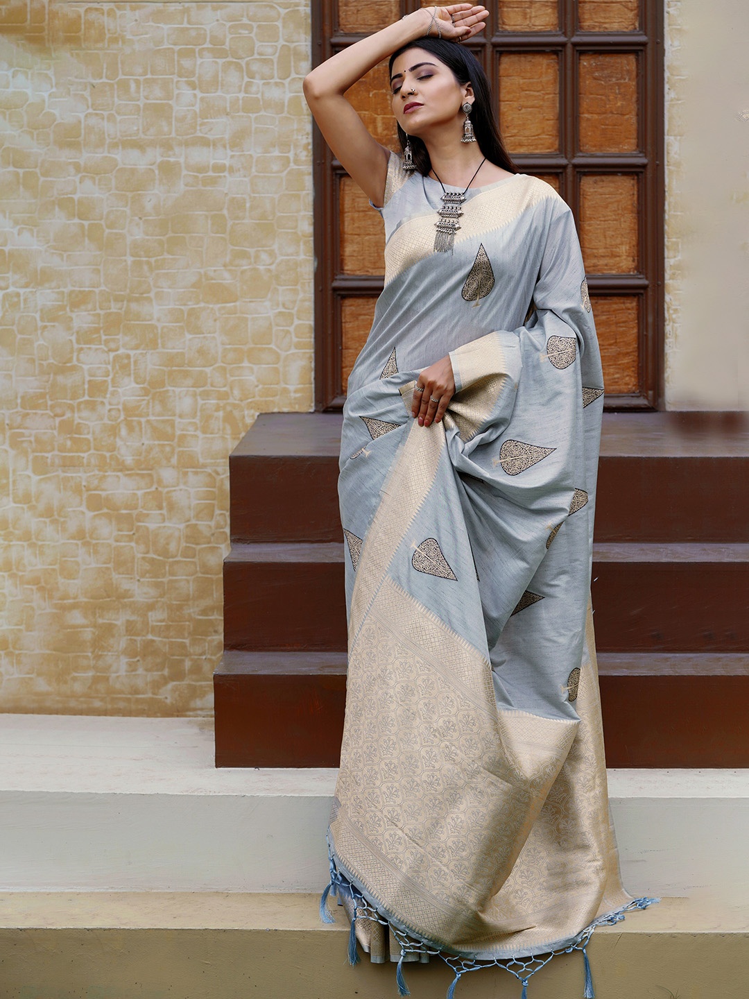 elora Ethnic Motifs Zari Saree, Grey