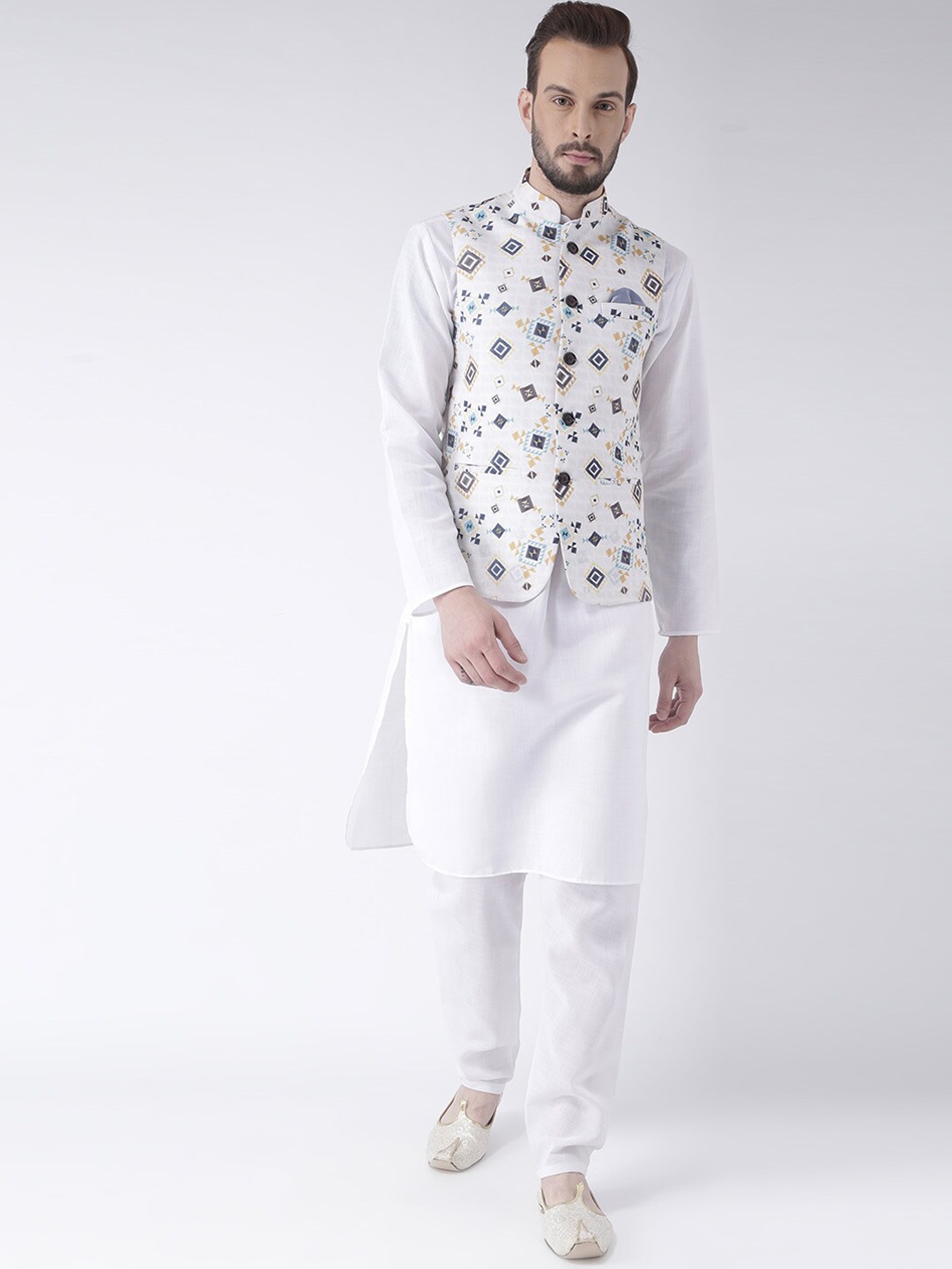 hangup plus Men Mandarin Collar Pure Cotton Kurta with Pyjamas & Nehru Jacket, White
hangup plus Men Mandarin Collar Pure Cotton Kurta with Pyjamas & Nehru Jacket, White