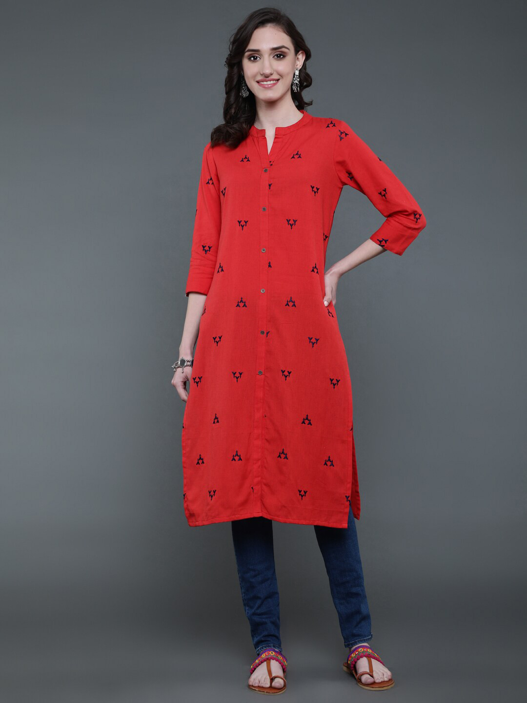 antaran Women Geometric Embroidered Thread Work Pure Cotton Kurta, Red
antaran Women Geometric Embroidered Thread Work Pure Cotton Kurta, Red