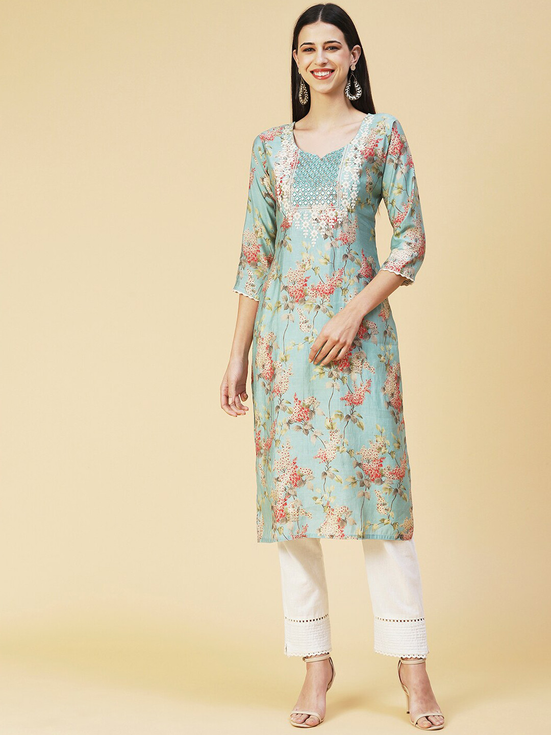 FASHOR Floral Printed Notched Neck Thread Work Kurta, Blue
FASHOR Floral Printed Notched Neck Thread Work Kurta, Blue