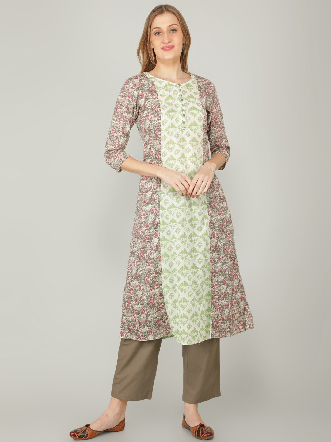 NAVIYATA Women Floral Printed Panelled Pure Cotton Kurta with Trousers, Green
NAVIYATA Women Floral Printed Panelled Pure Cotton Kurta with Trousers, Green
