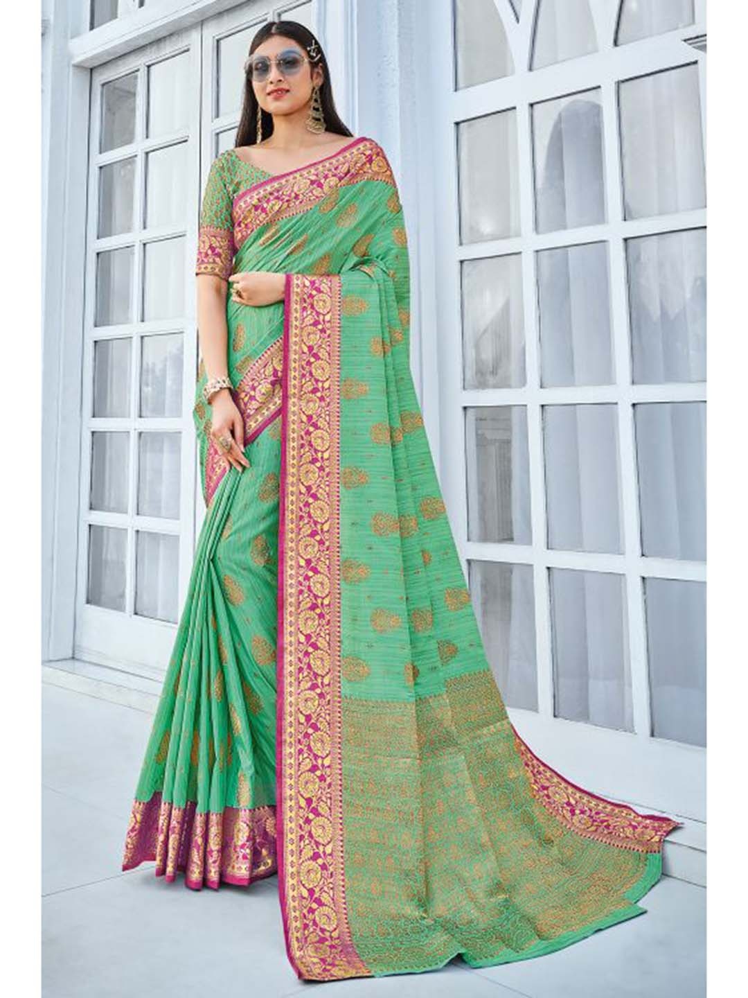 KARAGIRI Woven Design Zari Saree, Green