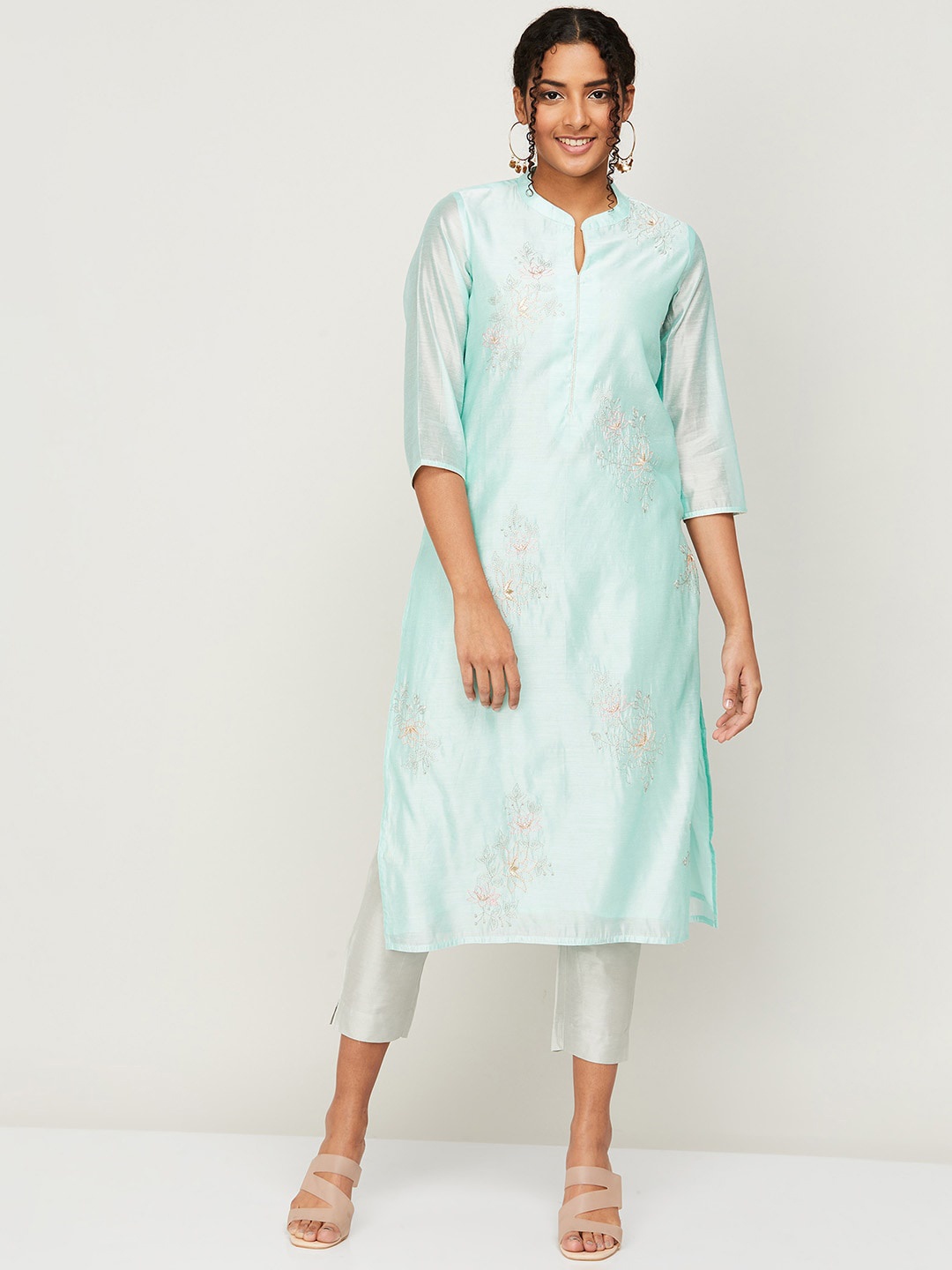 Melange by Lifestyle Floral Embroidered Thread Work Kurta with Pyjamas & With Dupatta, Blue
Melange by Lifestyle Floral Embroidered Thread Work Kurta with Pyjamas & With Dupatta, Blue