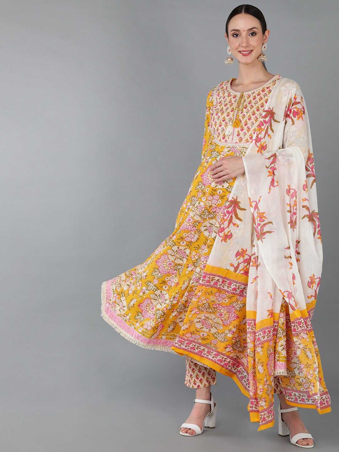 AHIKA Women Floral Printed Empire Pure Cotton Kurta With Trousers & With Dupatta, Yellow
AHIKA Women Floral Printed Empire Pure Cotton Kurta With Trousers & With Dupatta, Yellow