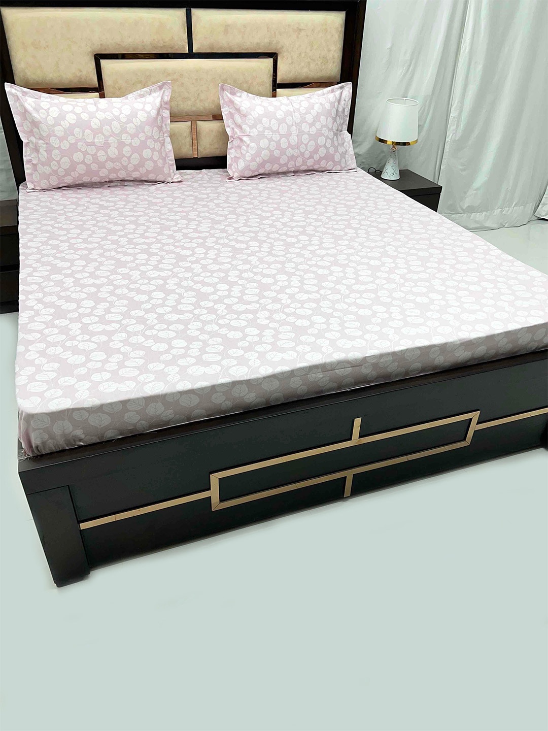Pure Decor Velar Pink Floral 380 TC Flat Pure Cotton King Bedsheet with 2 Pillow Covers
Pure Decor Velar Pink Floral 380 TC Flat Pure Cotton King Bedsheet with 2 Pillow Covers