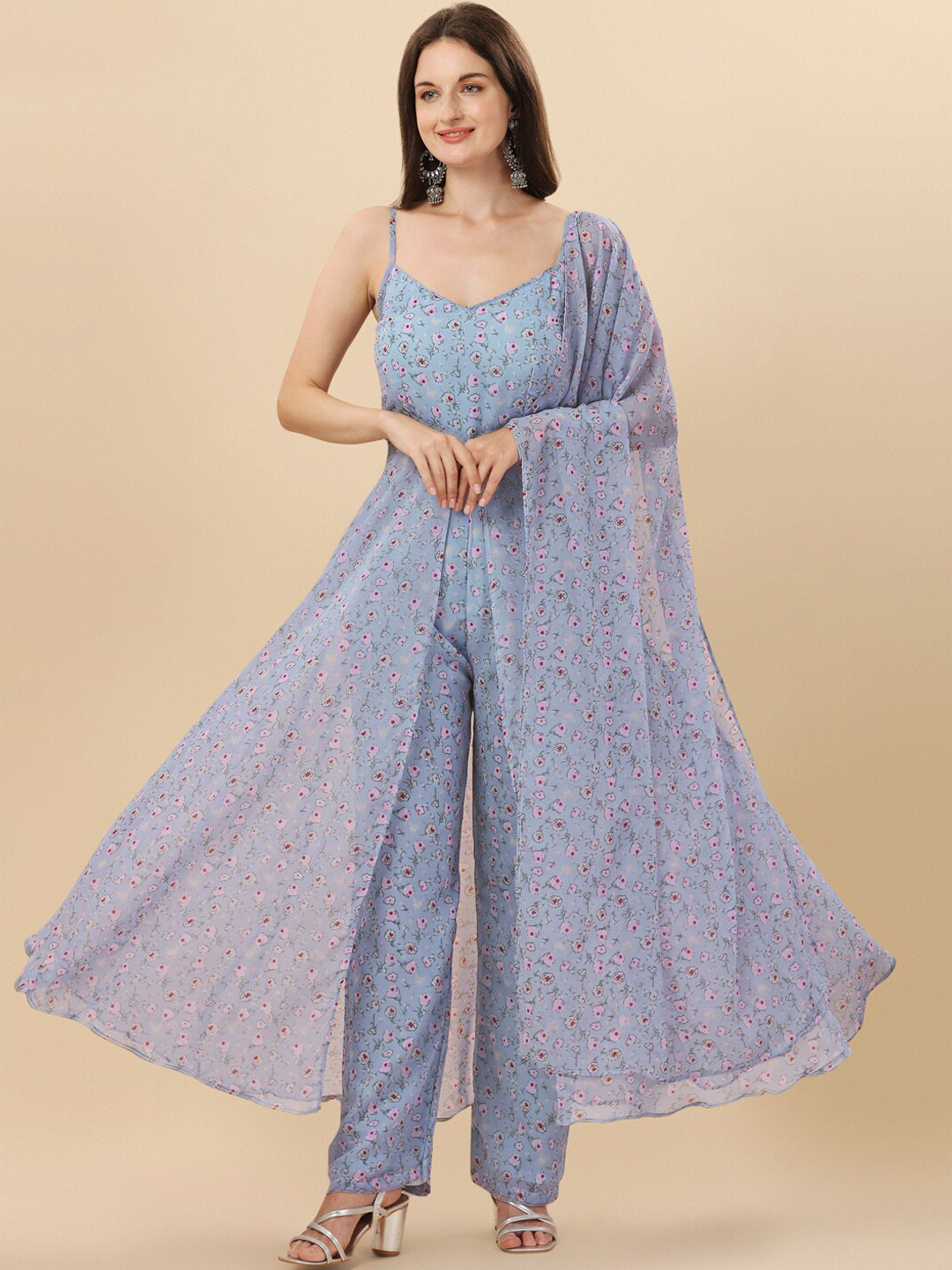 Virah Fashion Women Grey Floral Printed High Slit Kurta with Trousers & With Dupatta
Virah Fashion Women Grey Floral Printed High Slit Kurta with Trousers & With Dupatta
