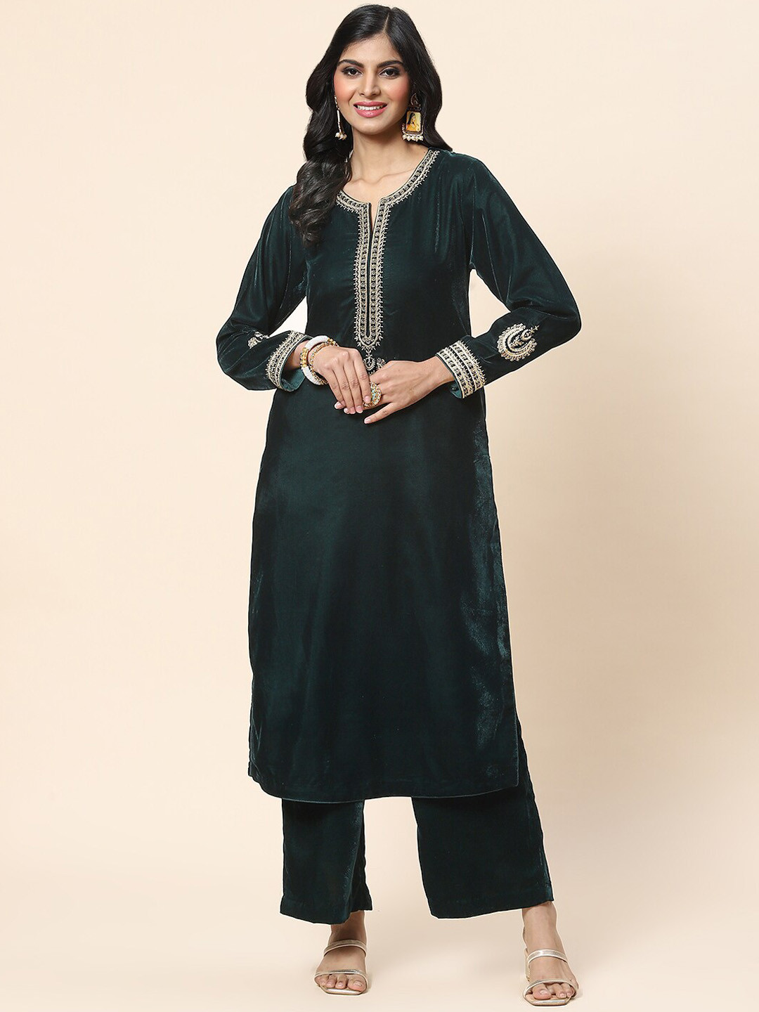Meena Bazaar Women Ethnic Motifs Embroidered Thread Work Velvet Kurta with Palazzo, Green 
Meena Bazaar Women Ethnic Motifs Embroidered Thread Work Velvet Kurta with Palazzo, Green