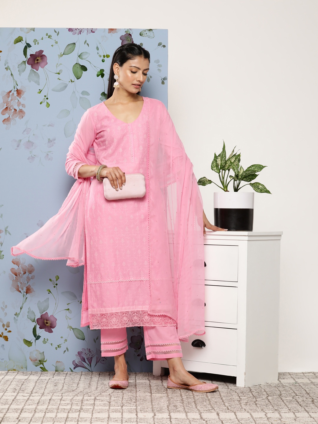 Libas Women Pink Floral Embroidered Thread Work Pure Cotton Kurta with Trousers & With Dupatta
Libas Women Pink Floral Embroidered Thread Work Pure Cotton Kurta with Trousers & With Dupatta
