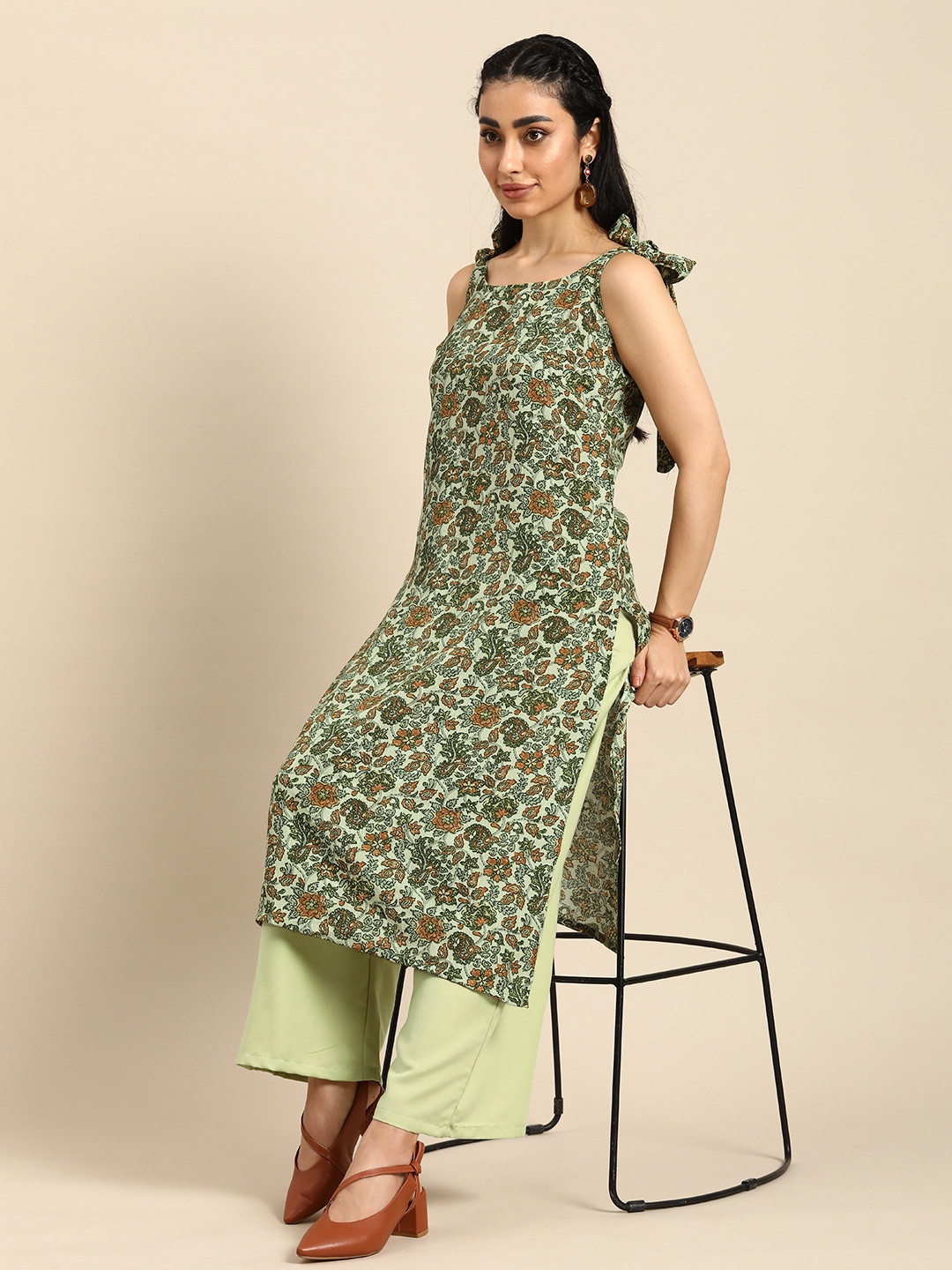 Anouk Women Floral Printed Regular Kurta with Palazzos, Green 
Anouk Women Floral Printed Regular Kurta with Palazzos, Green