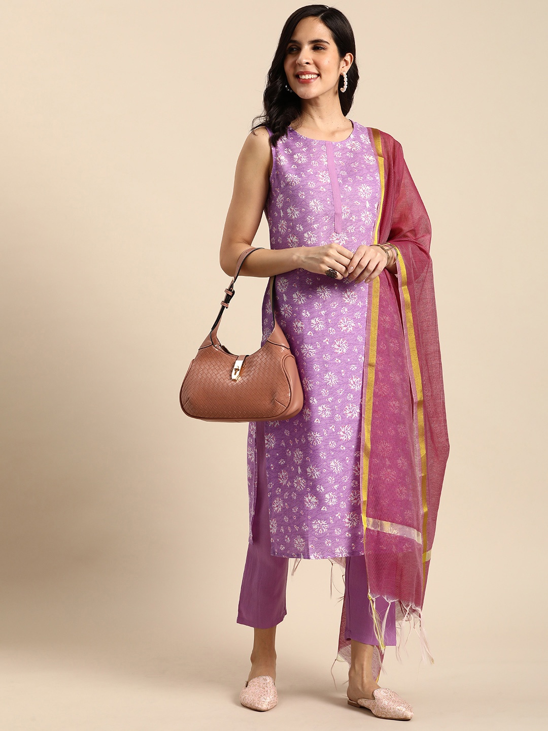 Anouk Ethnic Motifs Printed Regular Kurta with Trousers & Contrast Dupatta, Lavender
Anouk Ethnic Motifs Printed Regular Kurta with Trousers & Contrast Dupatta, Lavender
