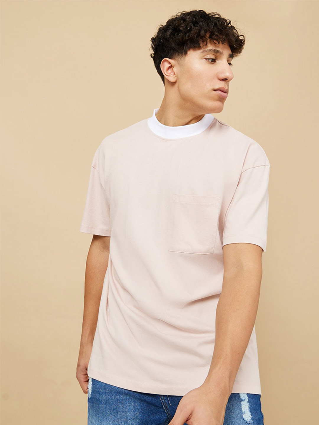 Styli Peach Contrast Neck Oversized T-Shirt With Pocket Detail 
Styli Peach Contrast Neck Oversized T-Shirt With Pocket Detail
