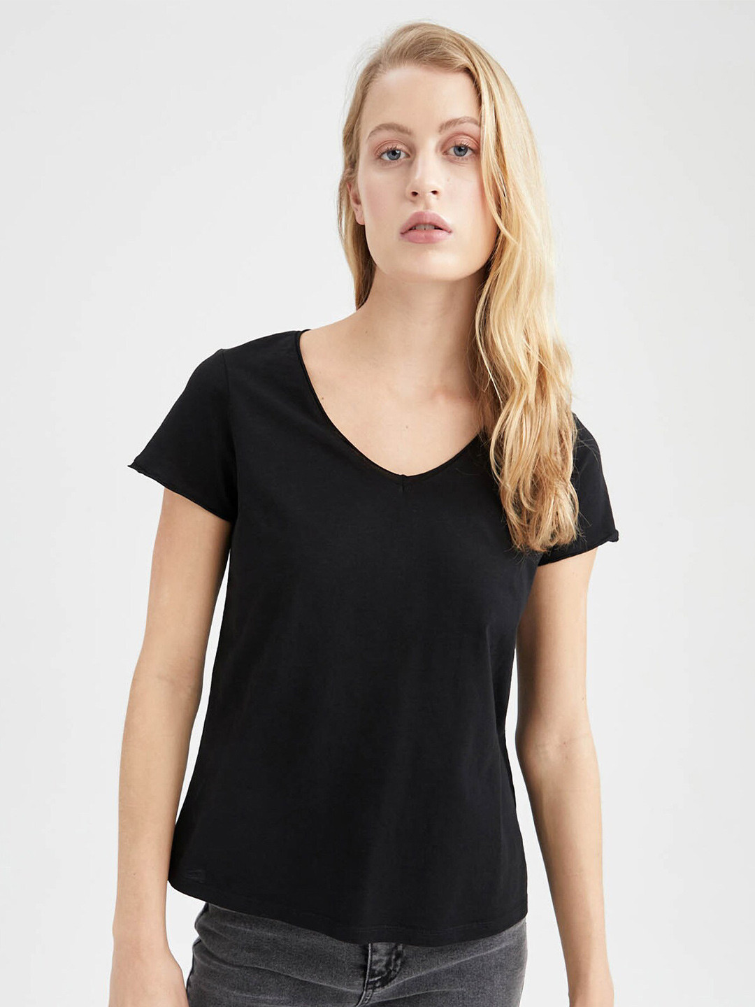 DeFacto Women Pure Cotton V-Neck T-shirt, Black 
DeFacto Women Pure Cotton V-Neck T-shirt, Black