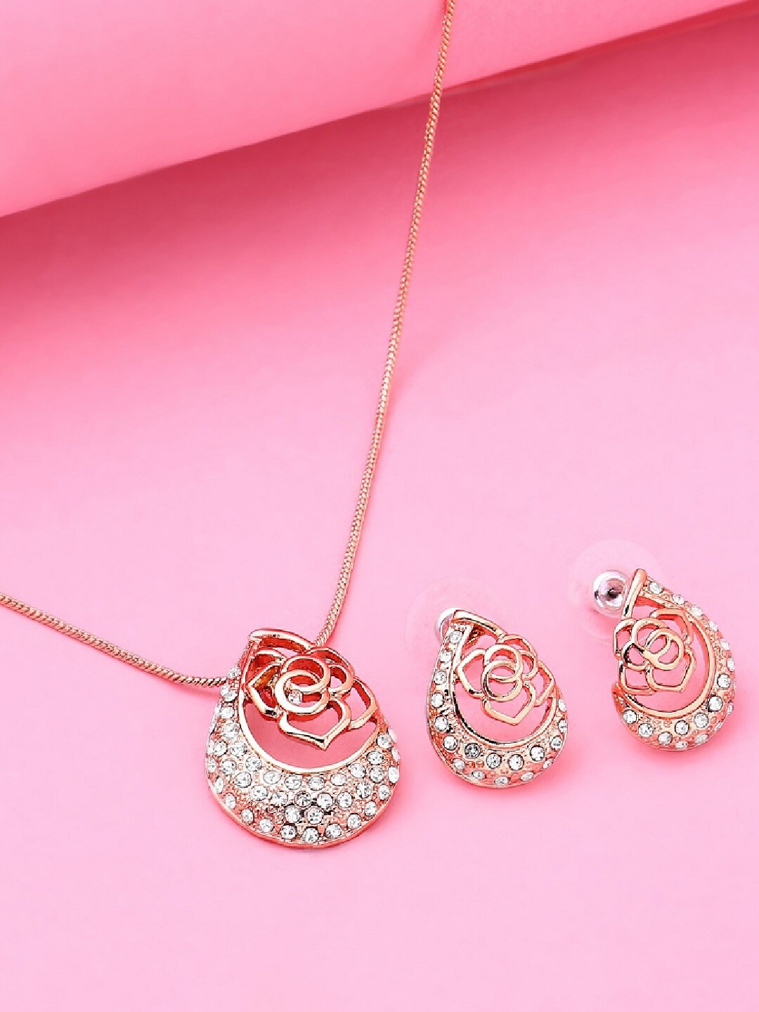 Estele Gold Plated Clover Designer Pendant Set with Crystals Jewellery Set, Rose gold
Estele Gold Plated Clover Designer Pendant Set with Crystals Jewellery Set, Rose gold