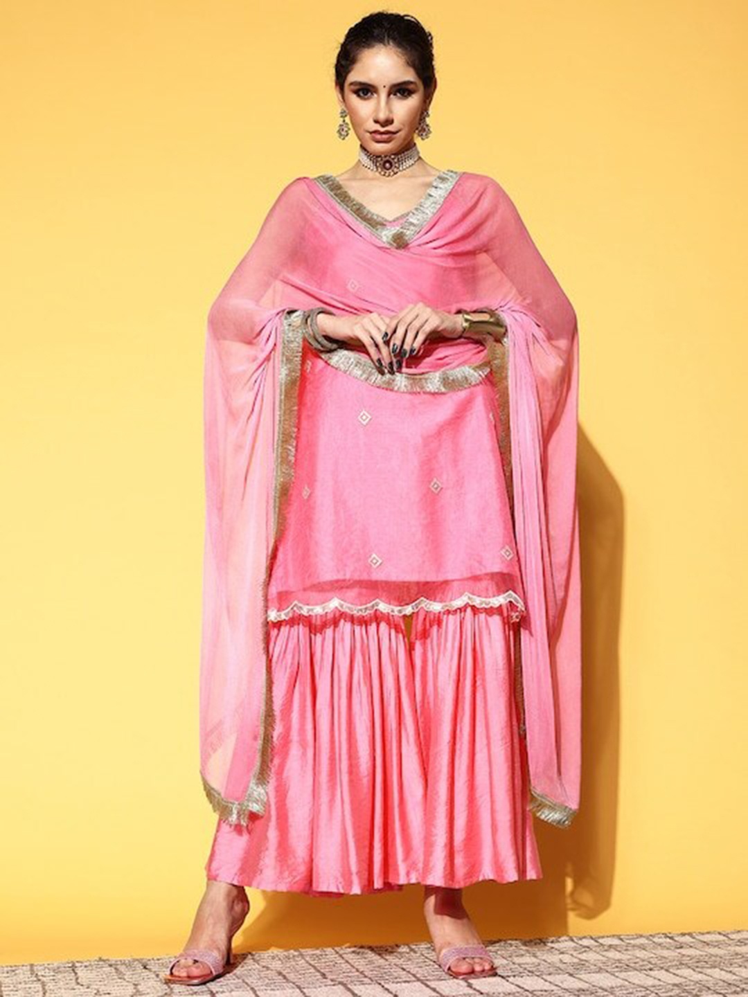 Varanga Women Ethnic Motifs Embroidered Sleeveless Kurta with Sharara & Dupatta, Pink
Varanga Women Ethnic Motifs Embroidered Sleeveless Kurta with Sharara & Dupatta, Pink