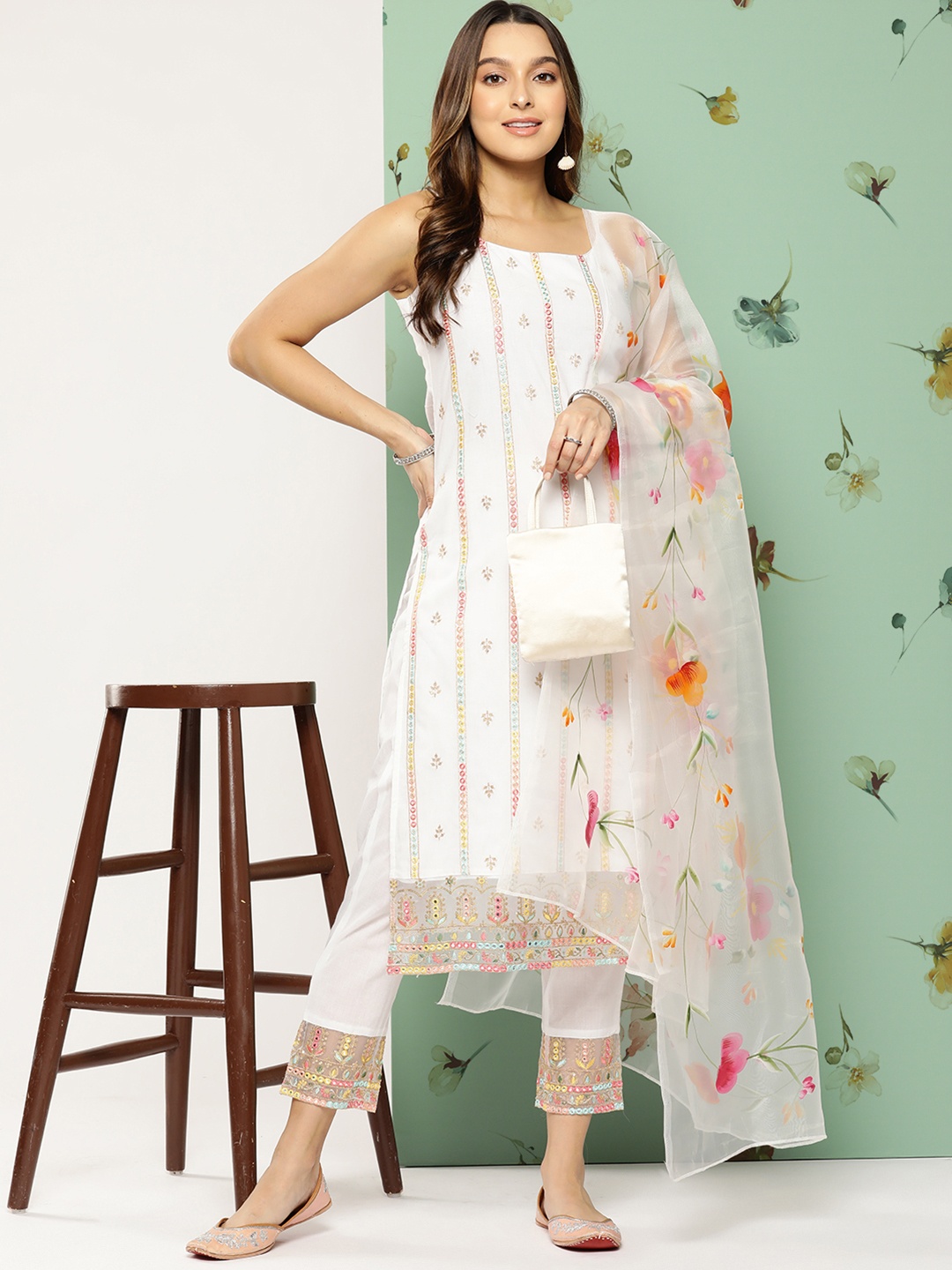 FASHOR Ethnic Motifs Embroidered Sequinned Pure Cotton Kurta With Trousers & Dupatta, White
FASHOR Ethnic Motifs Embroidered Sequinned Pure Cotton Kurta With Trousers & Dupatta, White