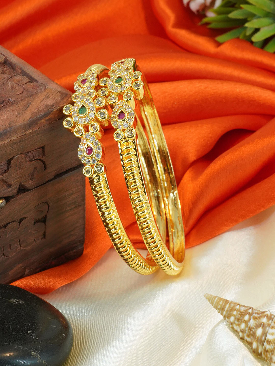 GRIIHAM Set of 2 Gold-Plated CZ-Studded Bangles
GRIIHAM Set of 2 Gold-Plated CZ-Studded Bangles