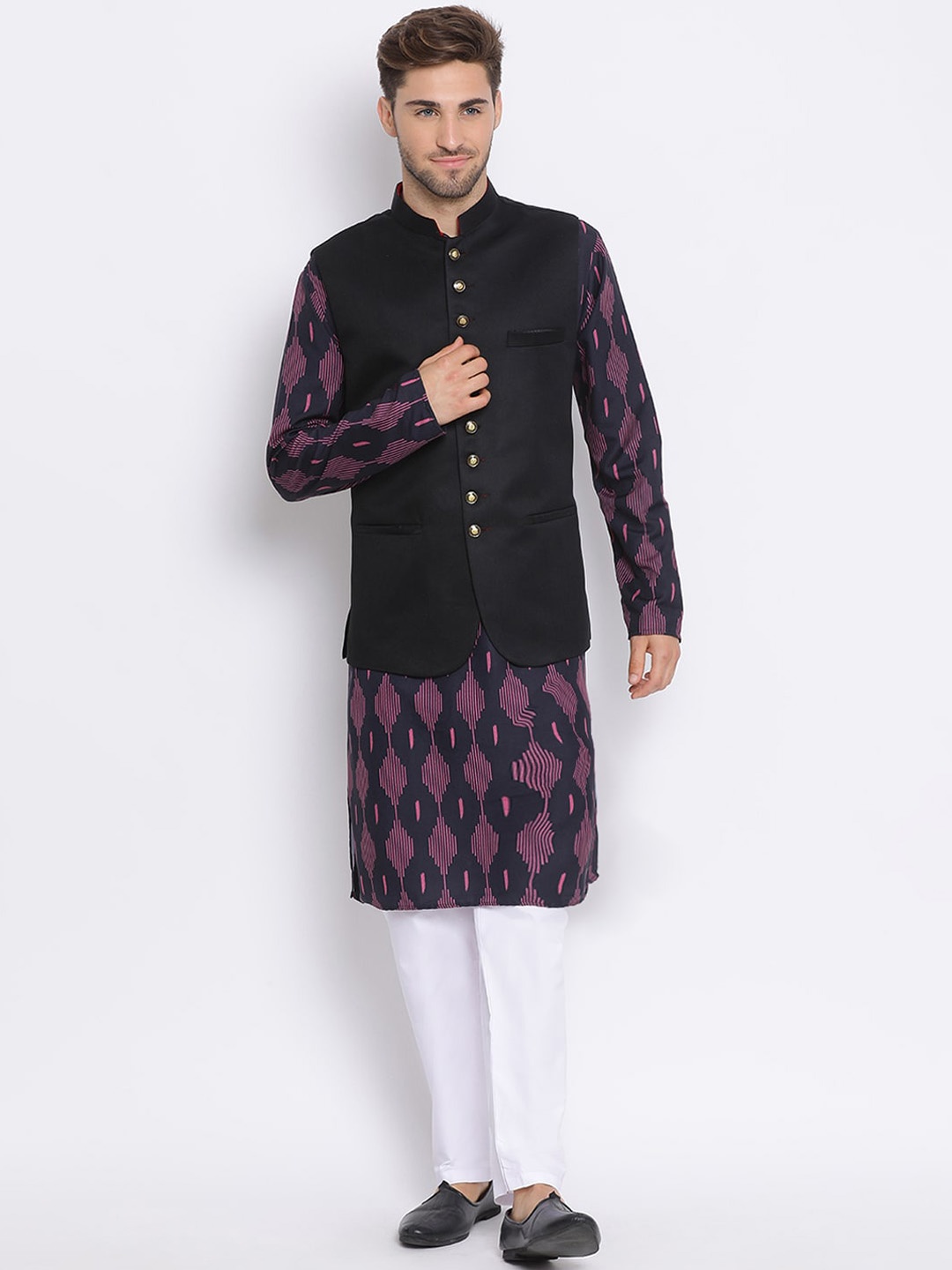 hangup plus Men Mandarin Collar Printed Kurta with Pyjamas & Nehru Jacket, Black
hangup plus Men Mandarin Collar Printed Kurta with Pyjamas & Nehru Jacket, Black