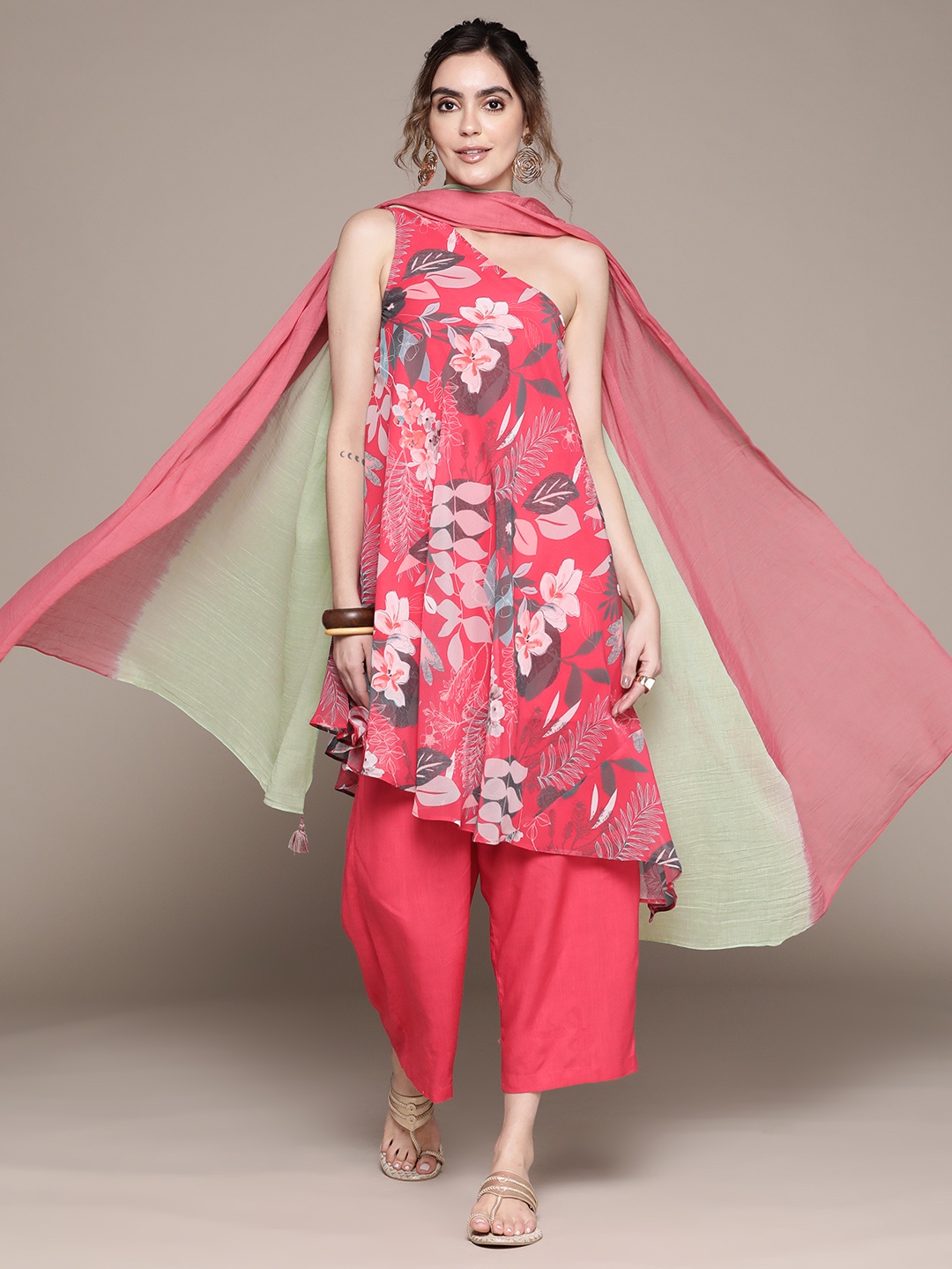 aarke Ritu Kumar Women Red Floral Printed Regular Kurta with Palazzos & With Dupatta
aarke Ritu Kumar Women Red Floral Printed Regular Kurta with Palazzos & With Dupatta