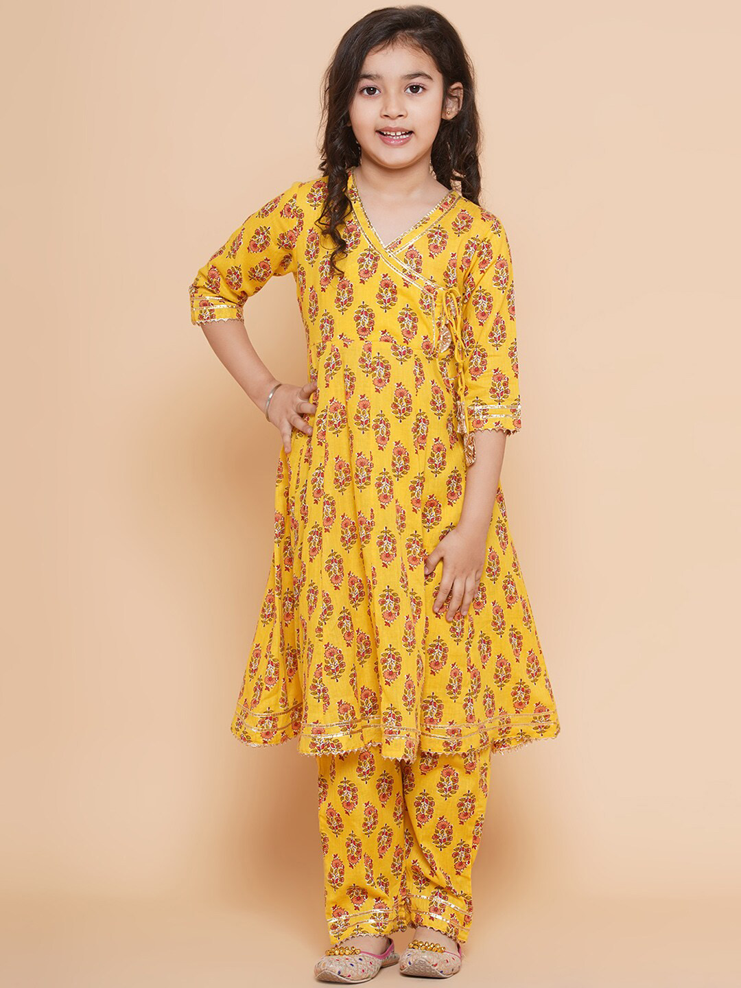 Bitiya by Bhama Girls Ethnic Motifs Printed Angrakha Pure Cotton Kurta with Trousers, Yellow
Bitiya by Bhama Girls Ethnic Motifs Printed Angrakha Pure Cotton Kurta with Trousers, Yellow