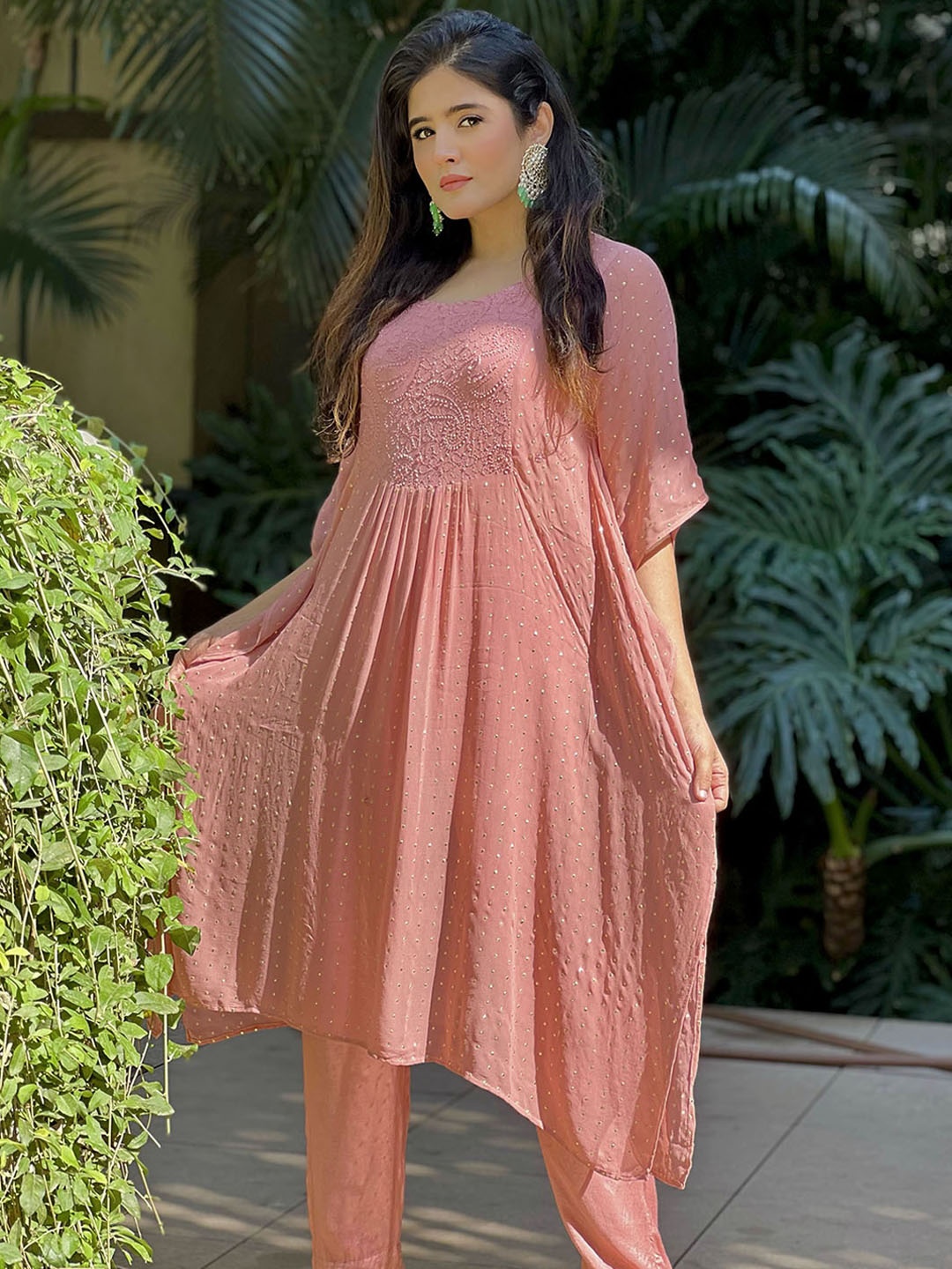 LABEL AISHWARYRIKA Women Floral Embroidered Flared Sleeves Georgette Kaftan Kurta, Coral
LABEL AISHWARYRIKA Women Floral Embroidered Flared Sleeves Georgette Kaftan Kurta, Coral