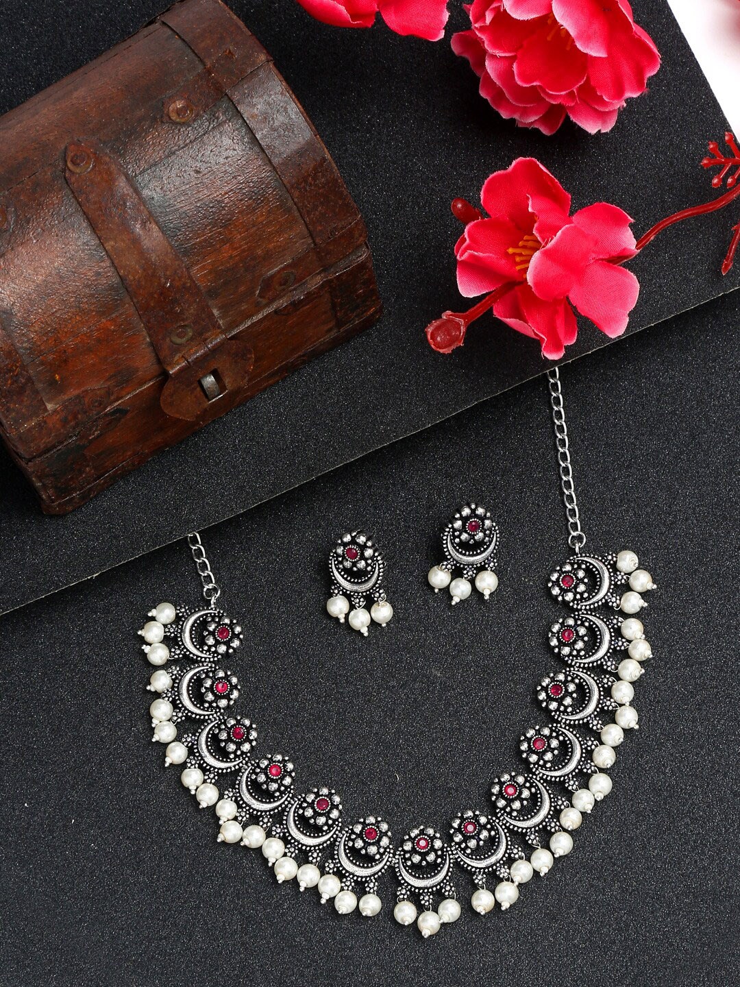 YouBella Silver-Plated Oxidised Artificial Stone-Studded and Beaded Jewellery Set, Red
YouBella Silver-Plated Oxidised Artificial Stone-Studded and Beaded Jewellery Set, Red